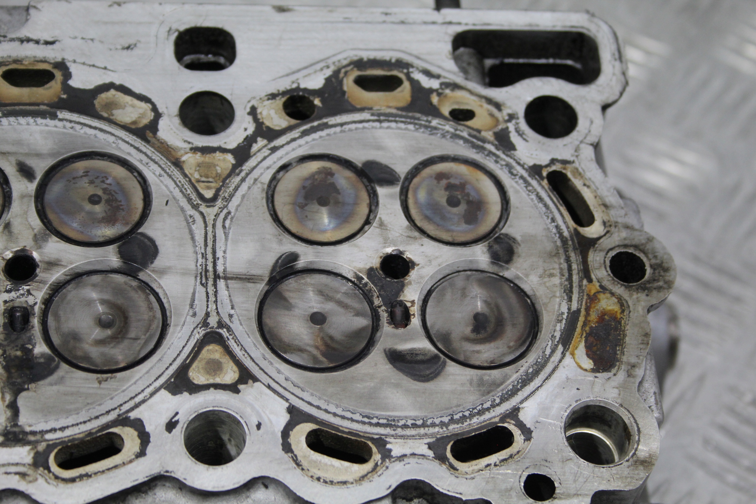 hlava ventily vačky RANGE ROVER SPORT L320 3,0 D 9X2Q-6C064-CA