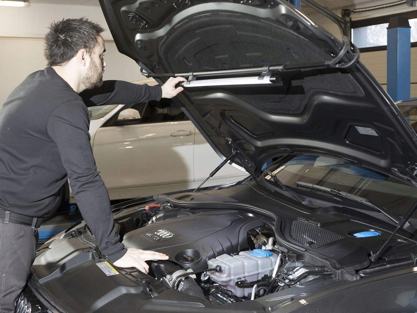 Podmasková Dielenská Lampa Line Light Bonnet