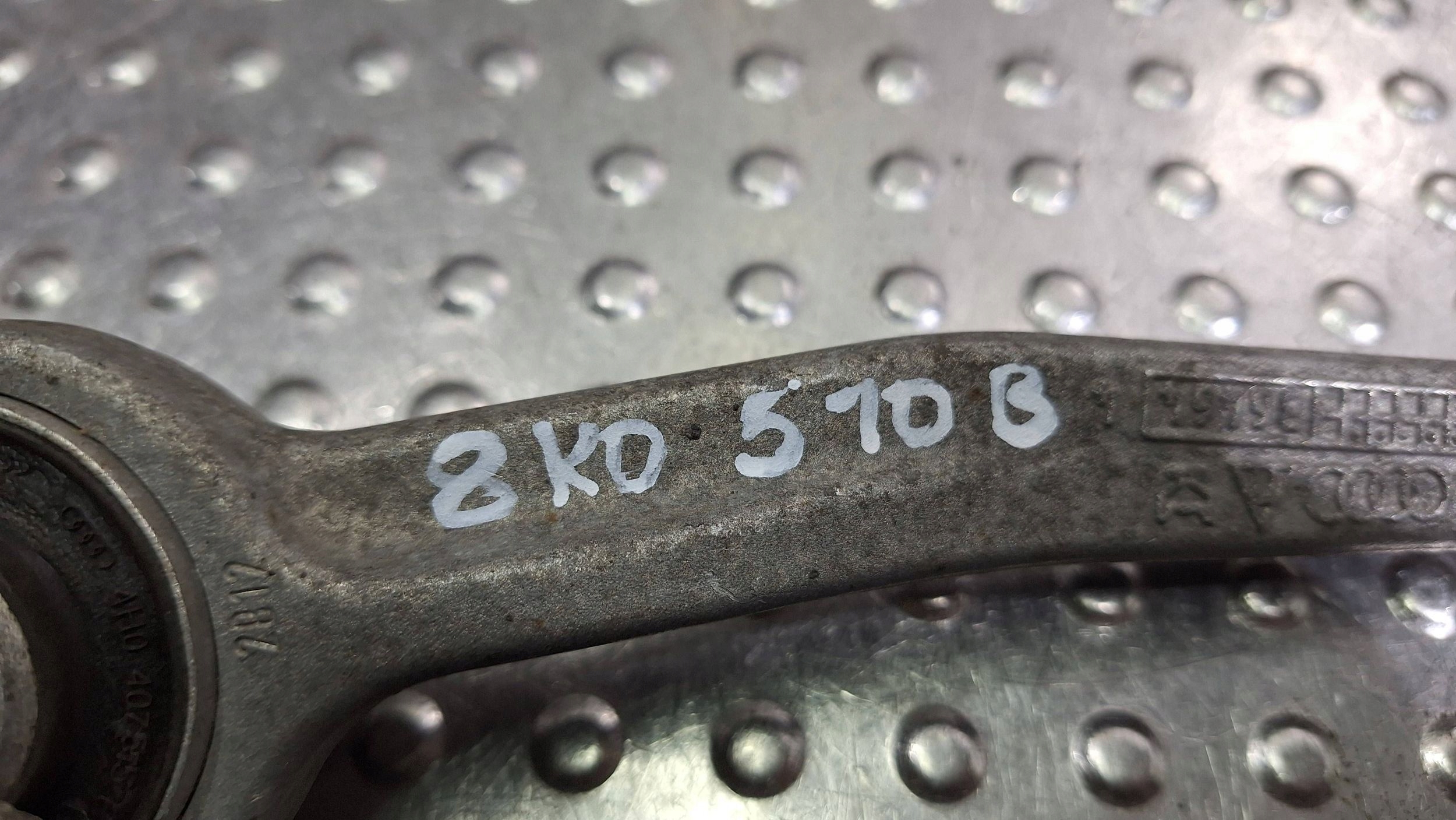 arm right front upper 8K0407510B 8K0510B AUDI A4 B8 A5 8T Q5 8R