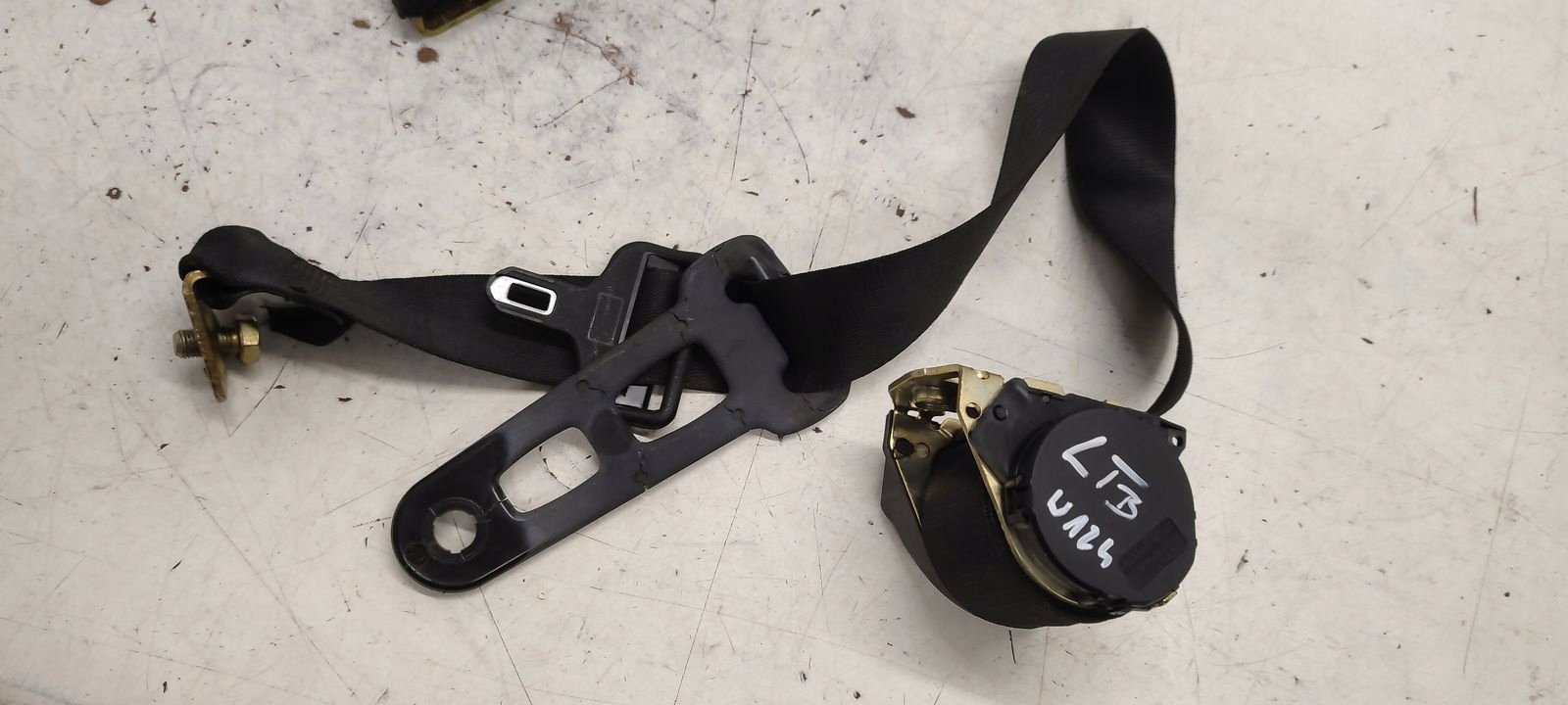 Gurten Sicherheits links heck HECKKLAPPE Mercedes W124 2,2