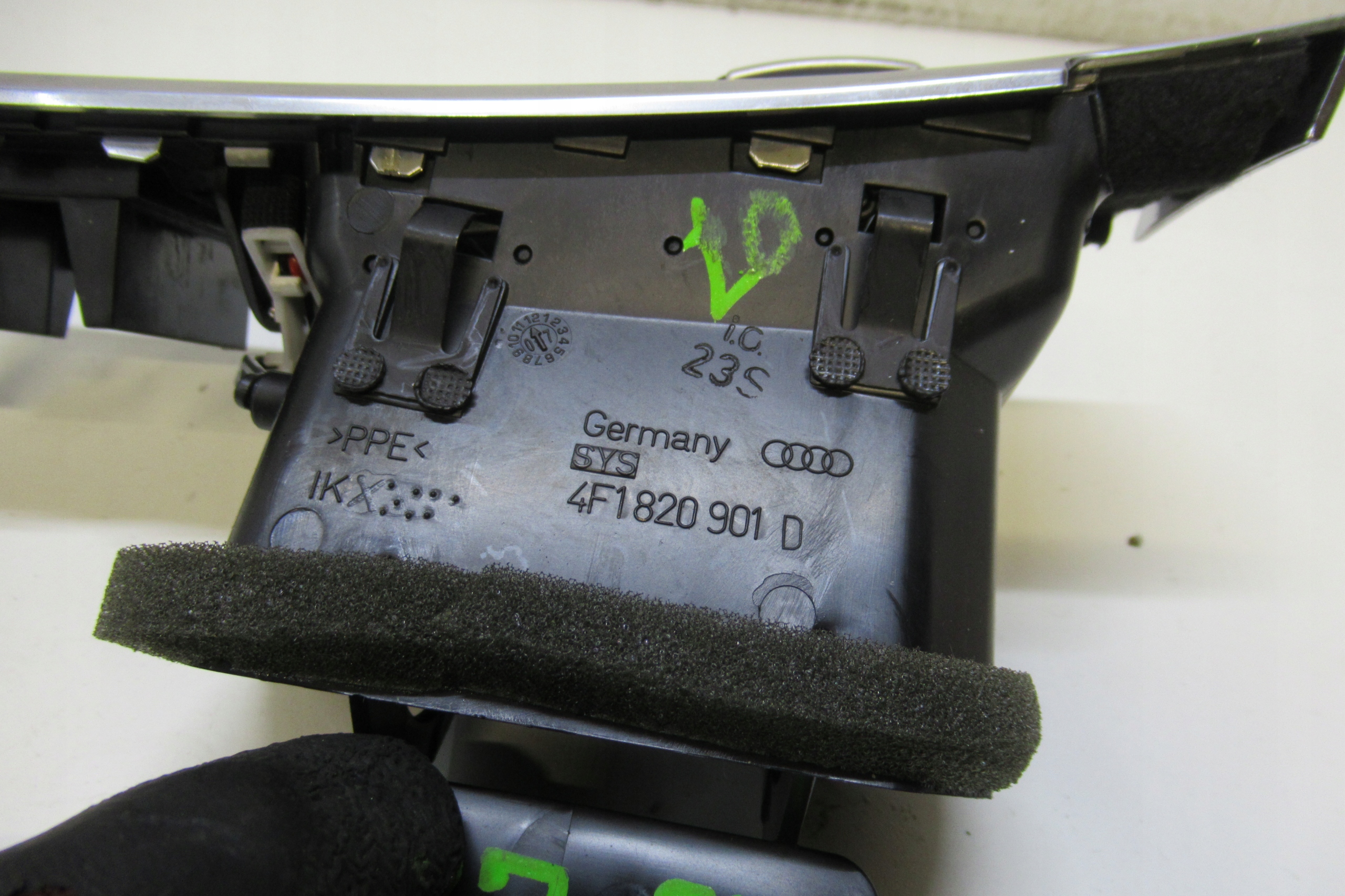 AUDI A6 C6 08R left grid air conditioning devices EU 4F1820901D