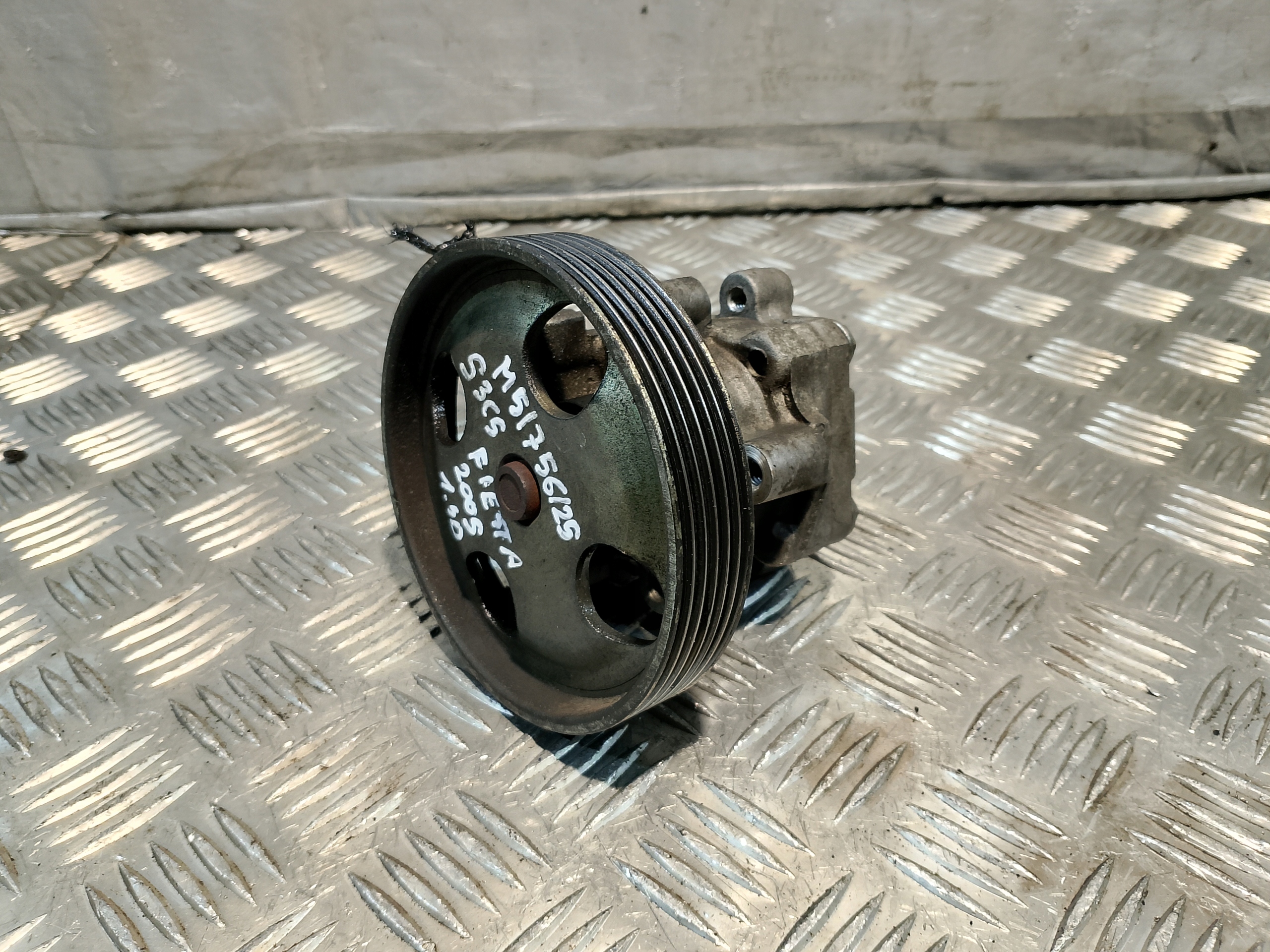 servo pump FORD FIESTA MK5 1.4 D 2S6C3A696 DC