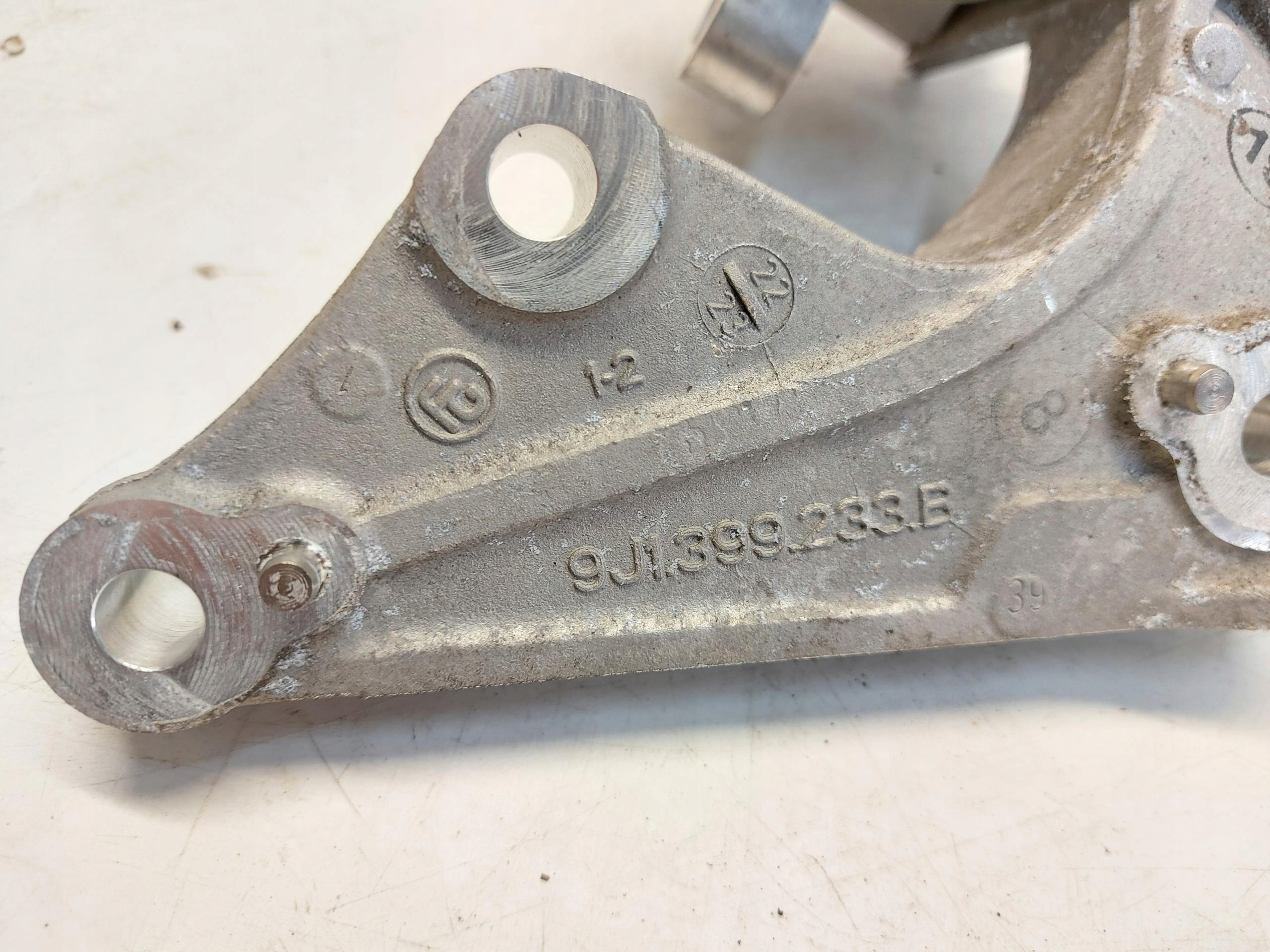 Porsche Taycan GTS 9J1 2023r holder engine mount rear part left 9J1399233E