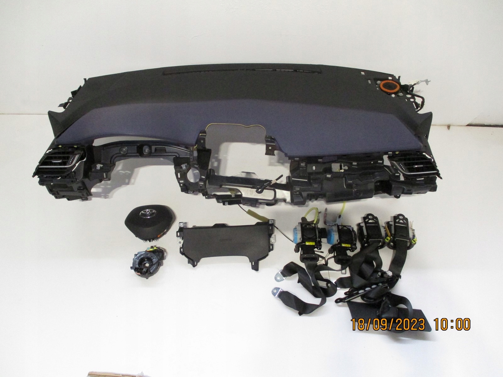 panneau d'instruments console pulpit TOYOTA CHR C-HR violet