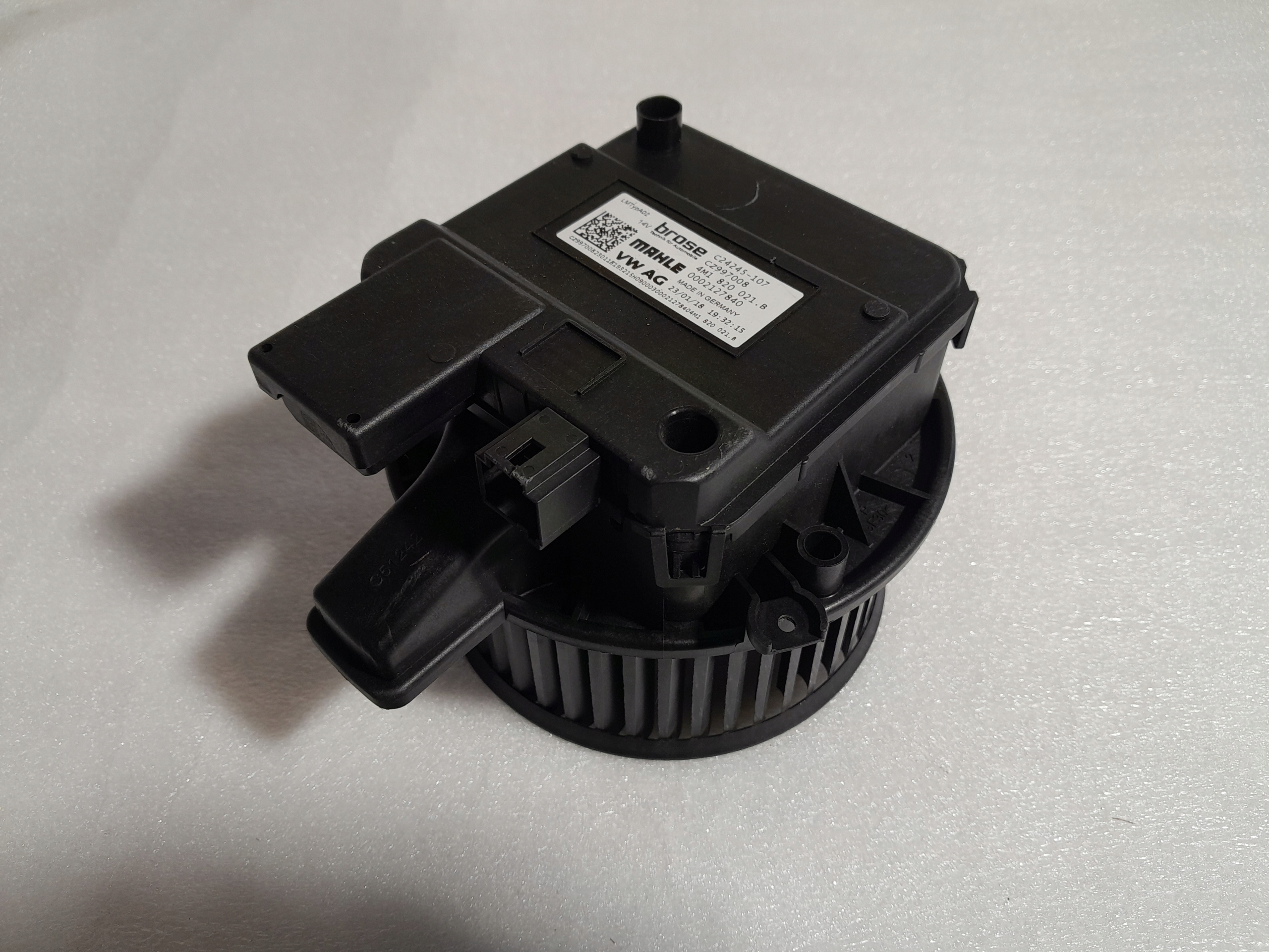 AUDI VW fan engine of heating 4M1820021B
