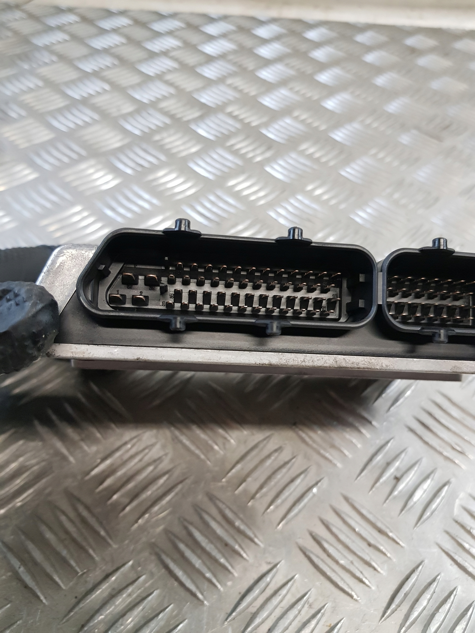 control unit of the engine 3B0907557C 5WP4332 05 VW PASSAT B5 1.6B EUROPA