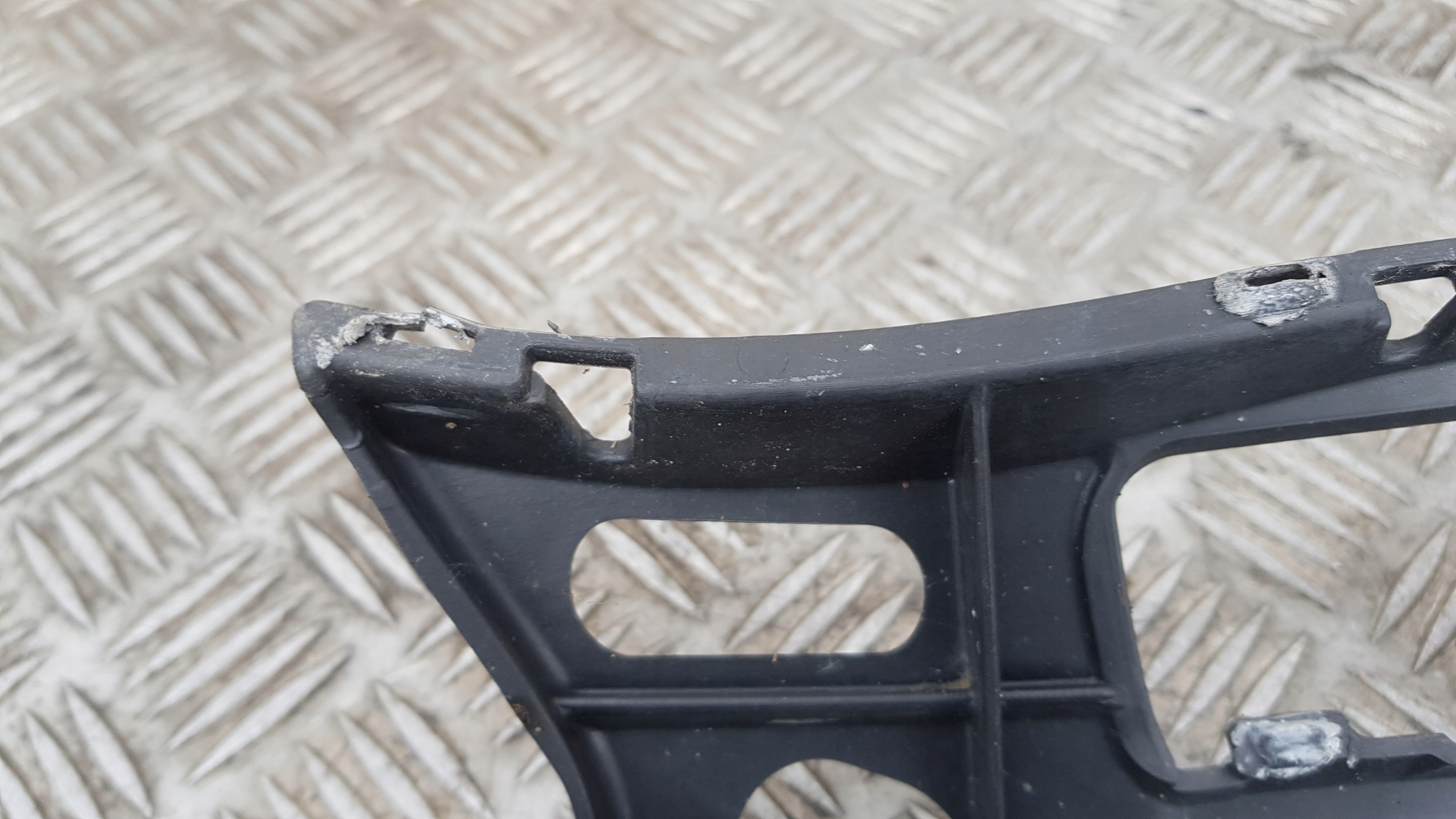 BMW E60 bumper bracket left front