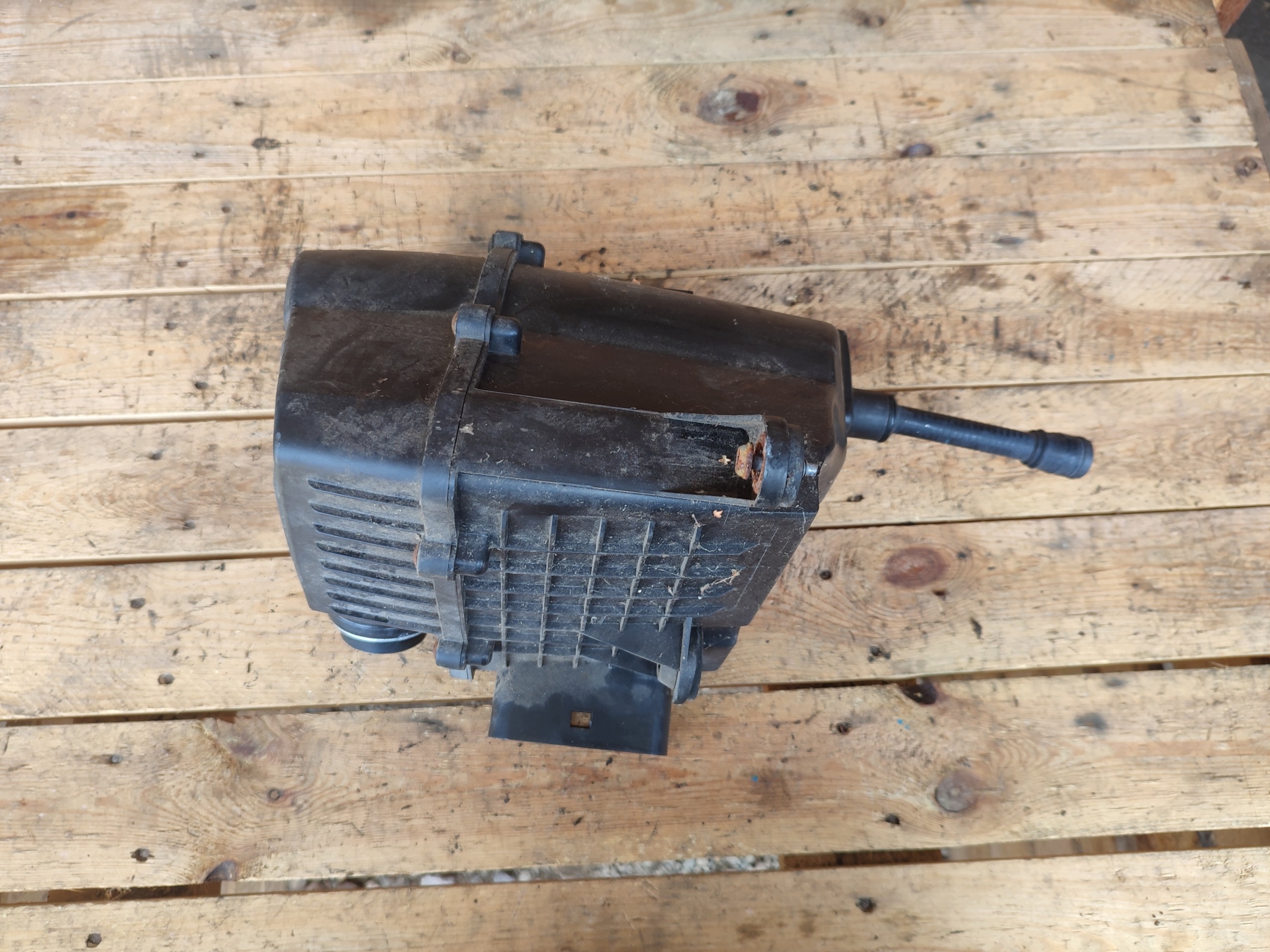 air filter housing VOLKSWAGEN OE 6R0129637B