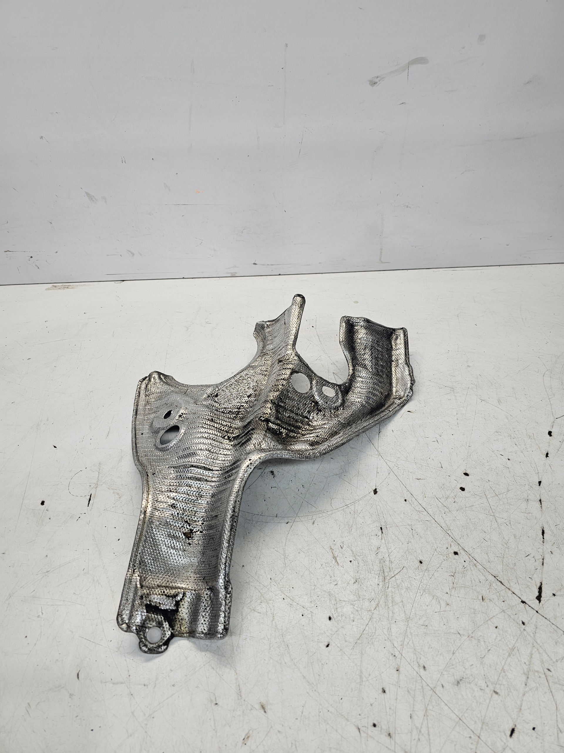 BLENDE ABDECKUNG TERMICZNA TUNELU AUDI Q5 8R 8R1804163A