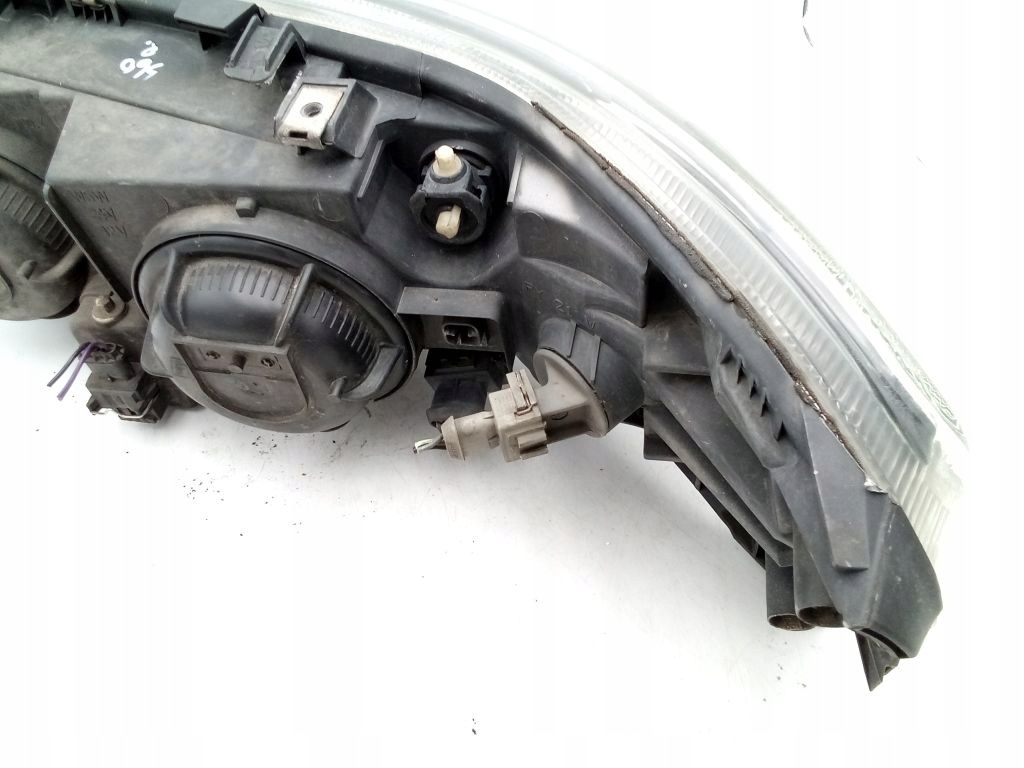 Volvo S60 and 1 light right front front EU