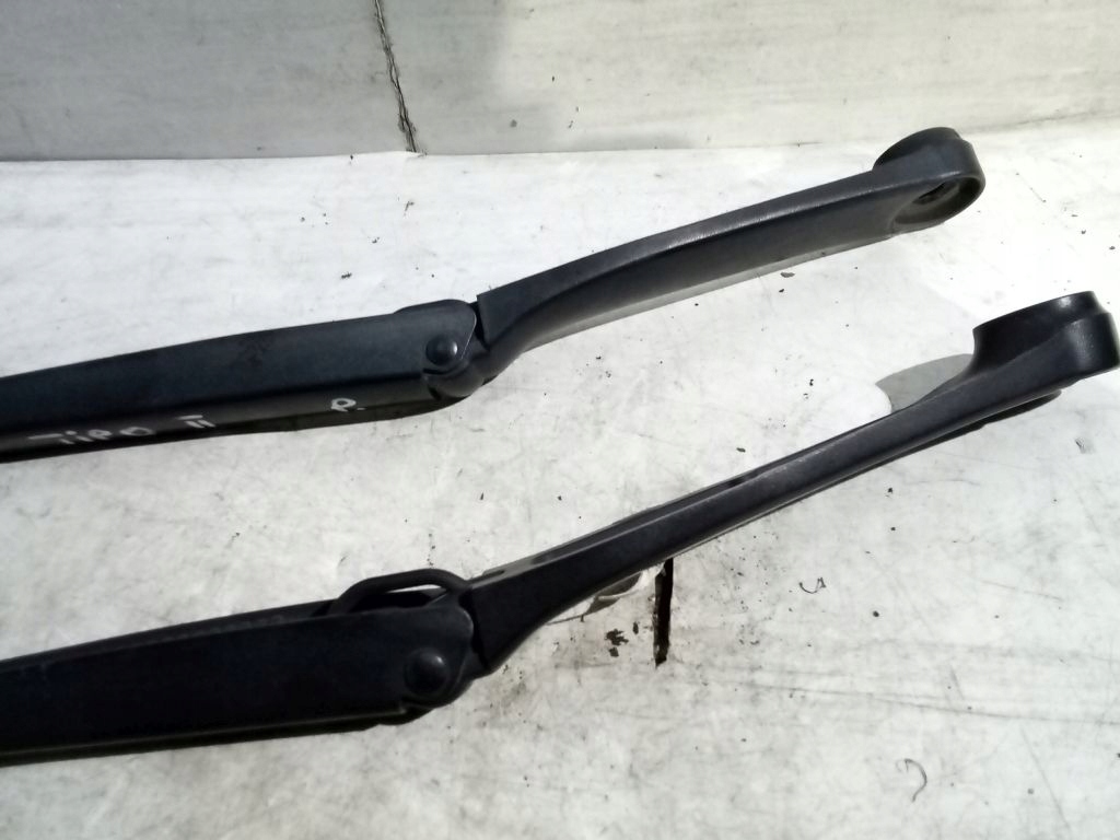Fiat Tipo II 2 wiper arms front
