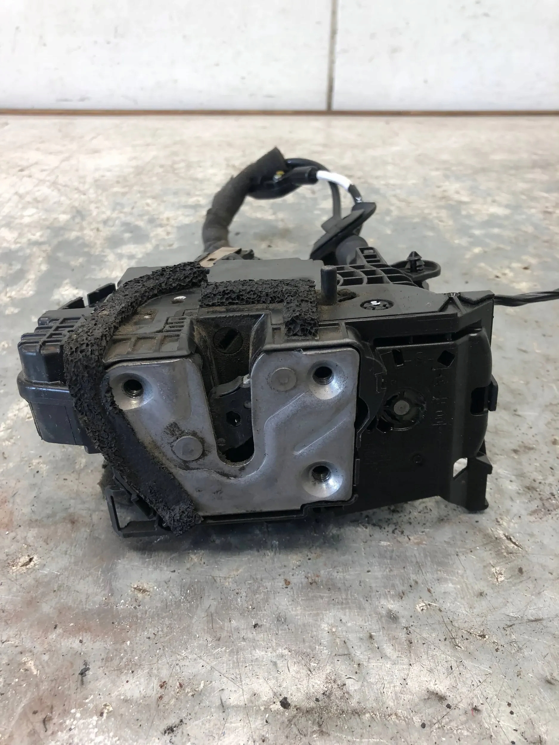 lock door left rear part SMART 453 A4537307600
