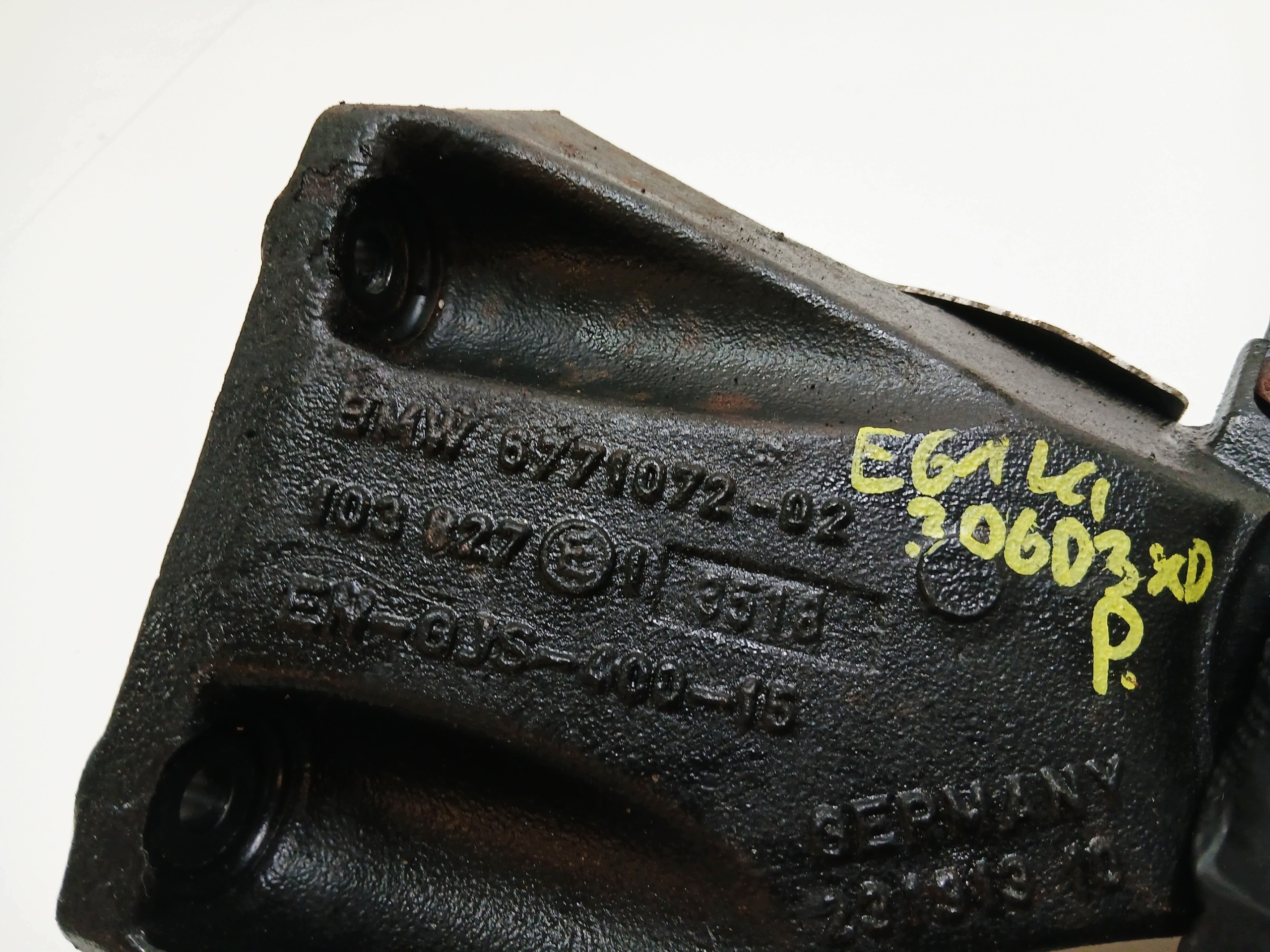 holder engine mount BMW E60 E61 306D3 XD OE 6771072 (0000870)
