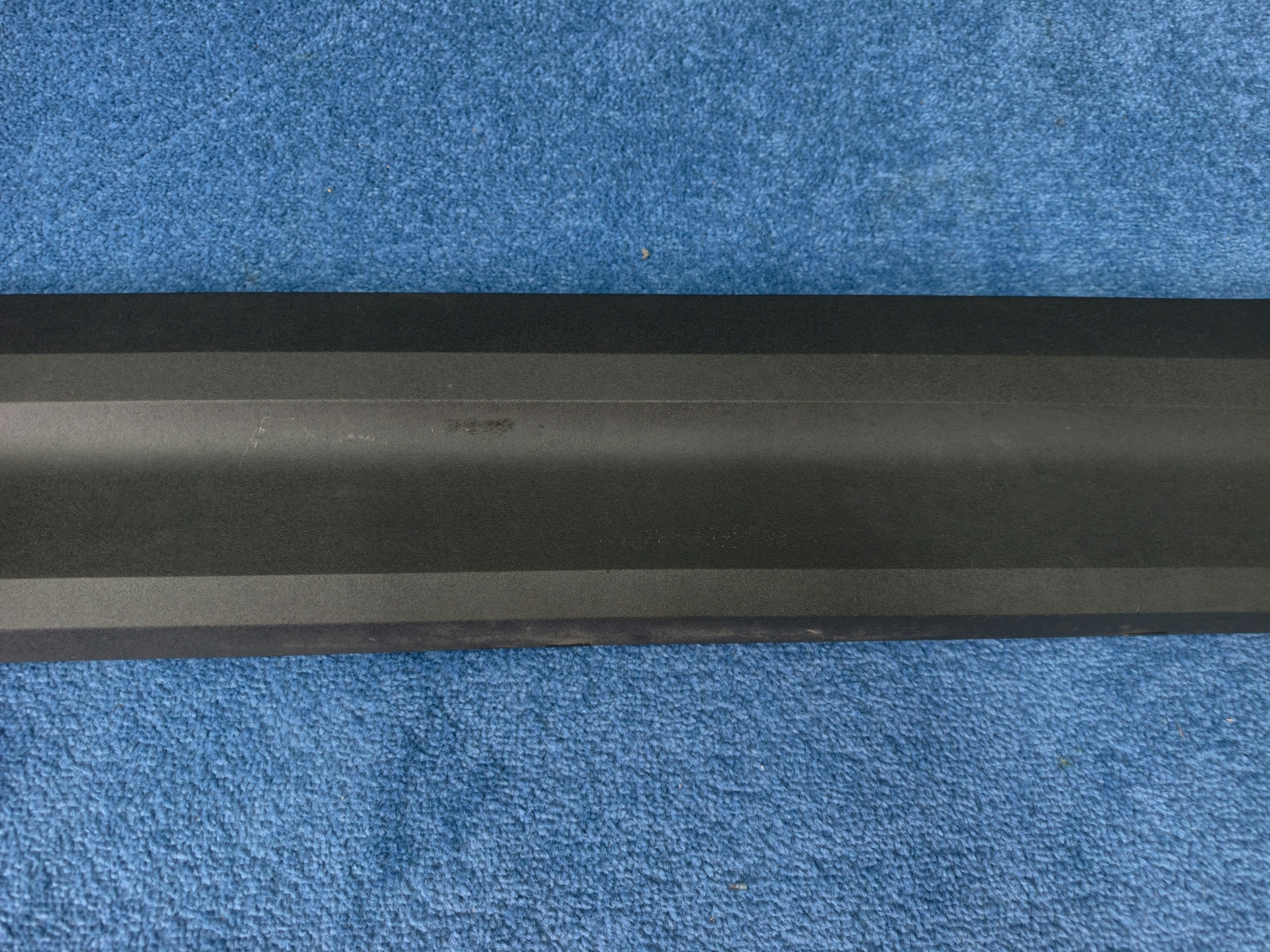 VOLVO XC40 2017- lower moulding exterior door right front OE 31448317