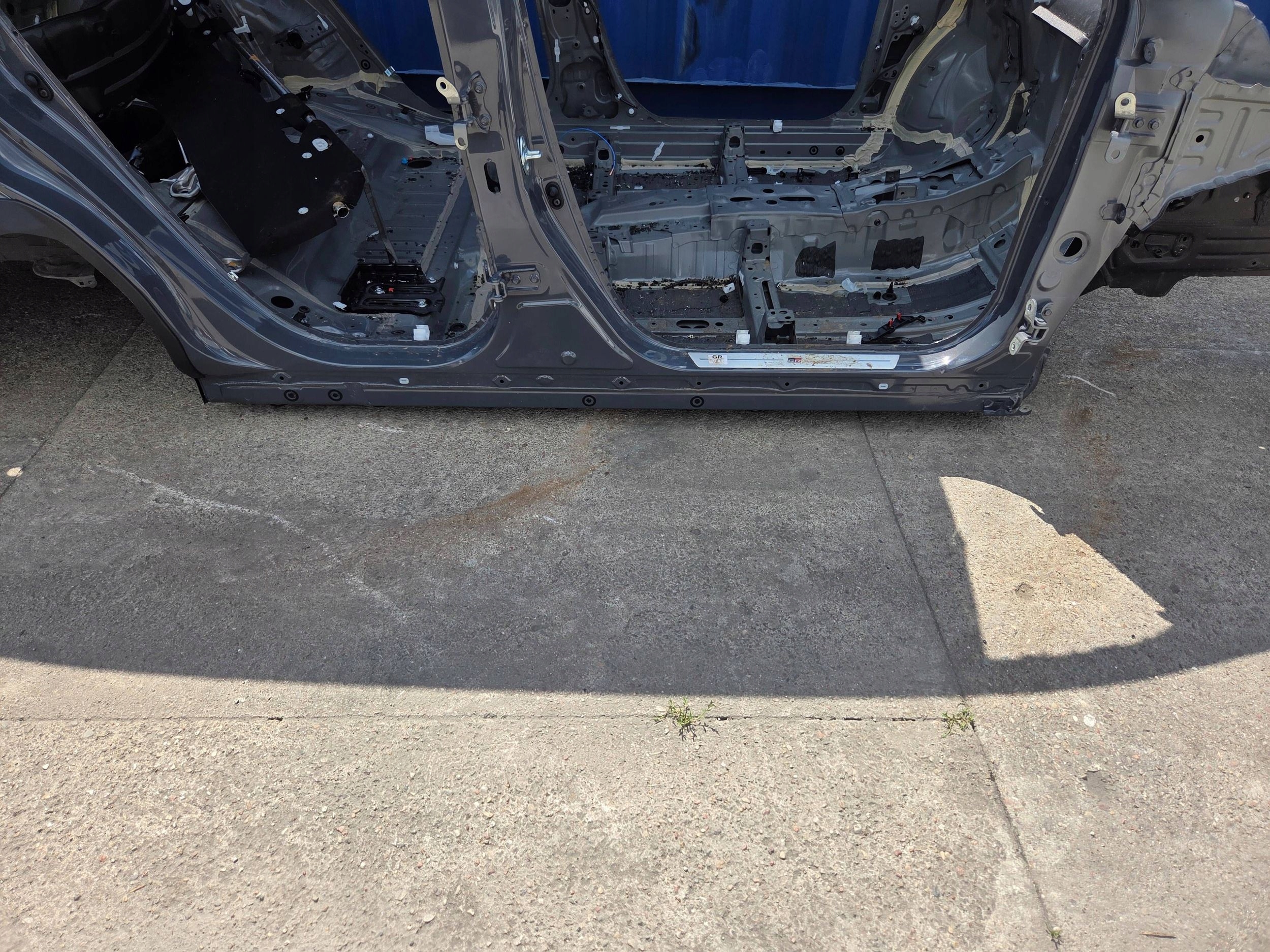 Toyota Yaris Cross threshold left or right