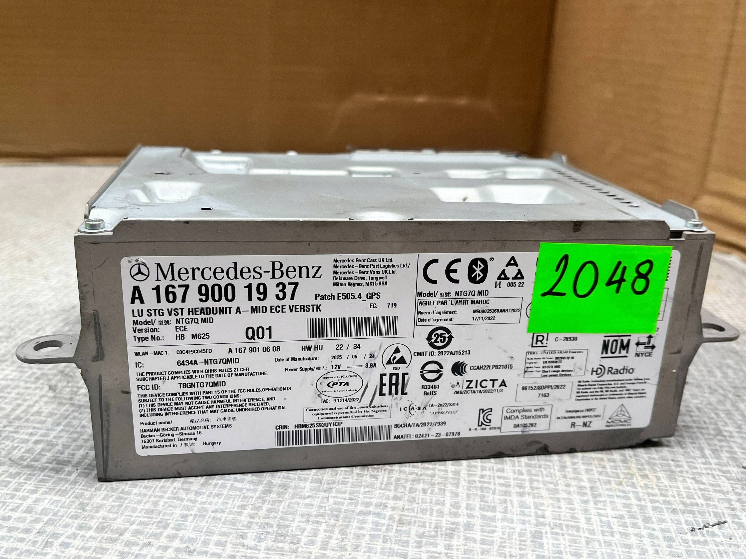 MERCEDES HEADUNIT RADIO NAVI + code 1679001937 A1679001937 @M