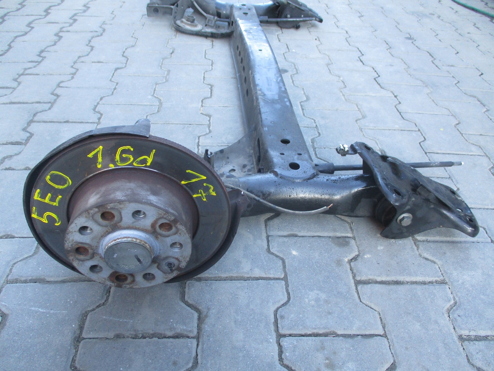 axis rear sususpension sider SKODA OCTAVIA III 1,6D 17R