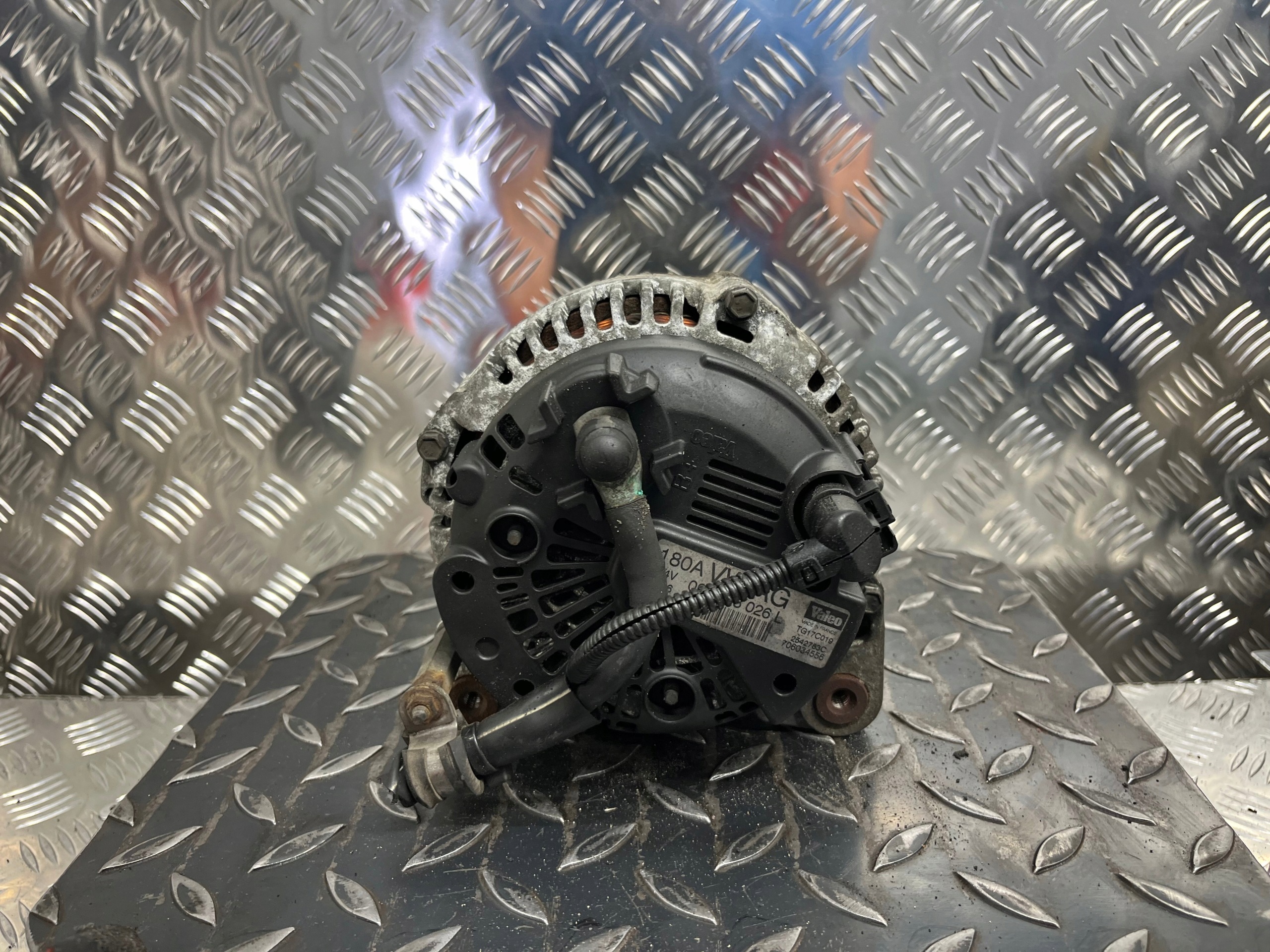 ALTERNATOR VOLKSWAGEN PASSAT B6 021903026L 180A