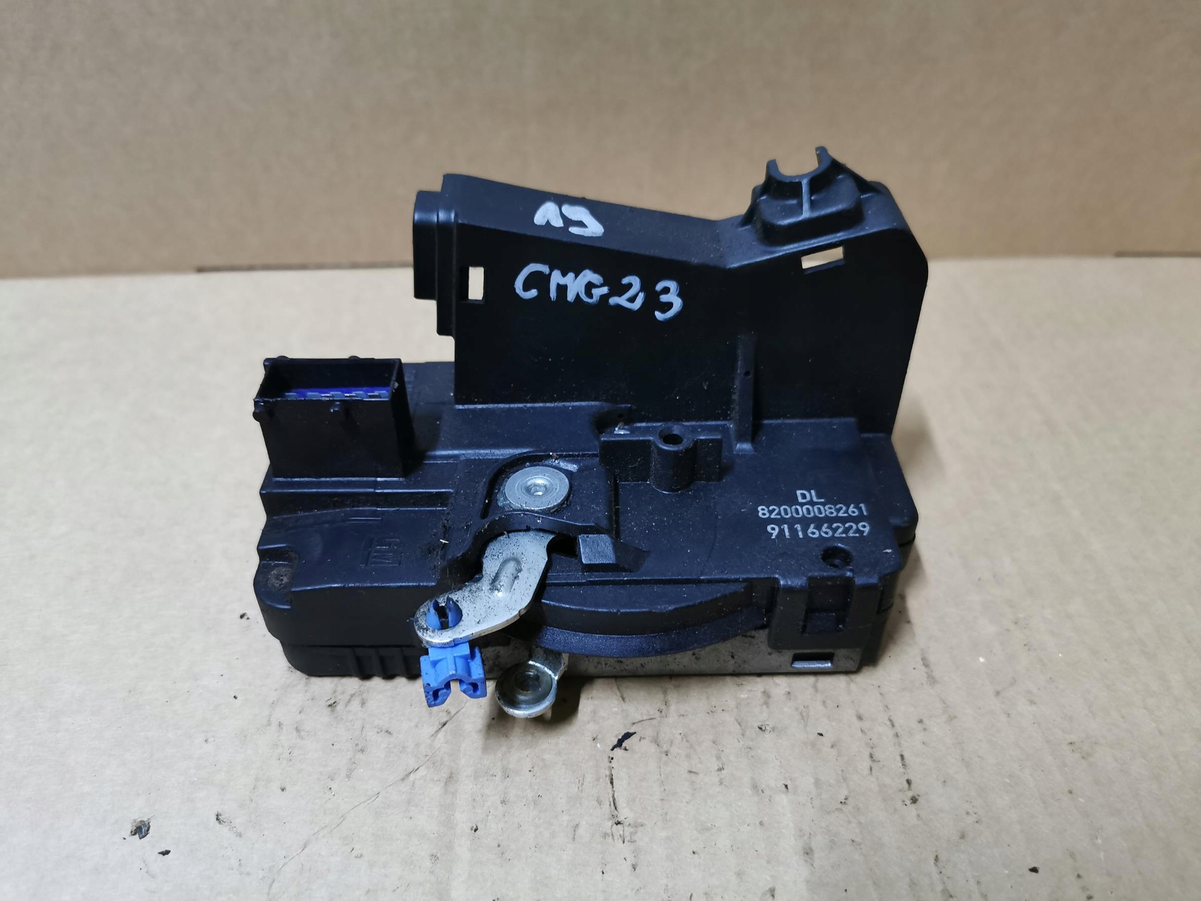 lock door right front RENAULT TRAFIC II 01-14 EU