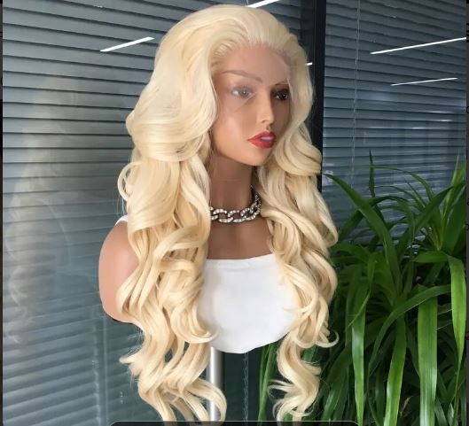 Vlnitá paruka Umělé vlasy s krajkou Blond 66 cm