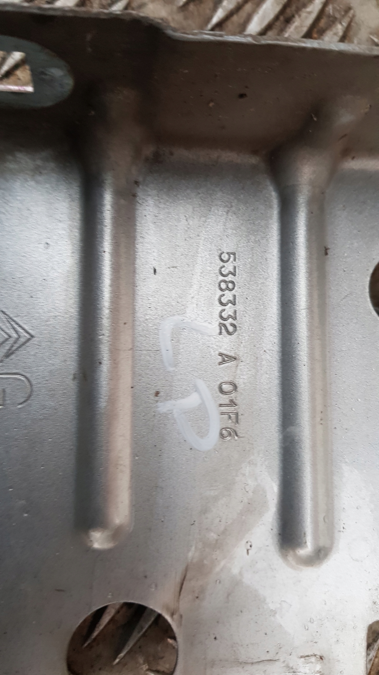 CITROEN C4 and PICASSO console of a fender left right front