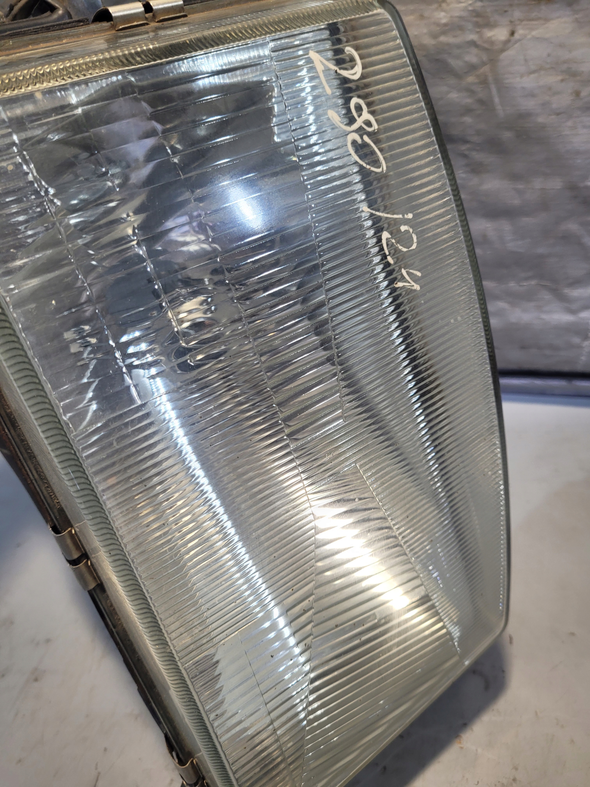 Feux phare Droite Avant SCANIA 4 P114 01r.