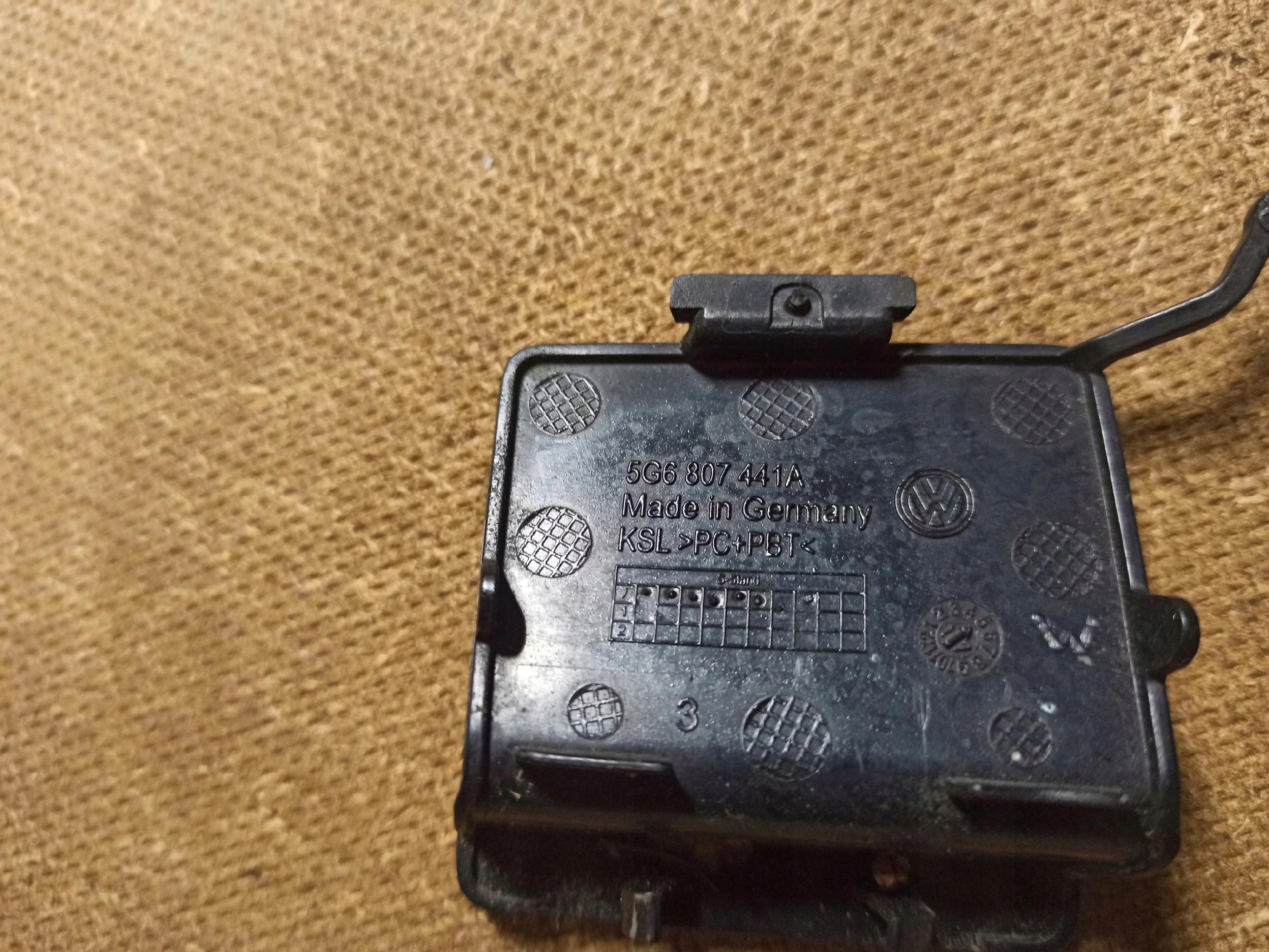 Abschleppöse heck VOLKSWAGEN GOLF VII 5G6807441A