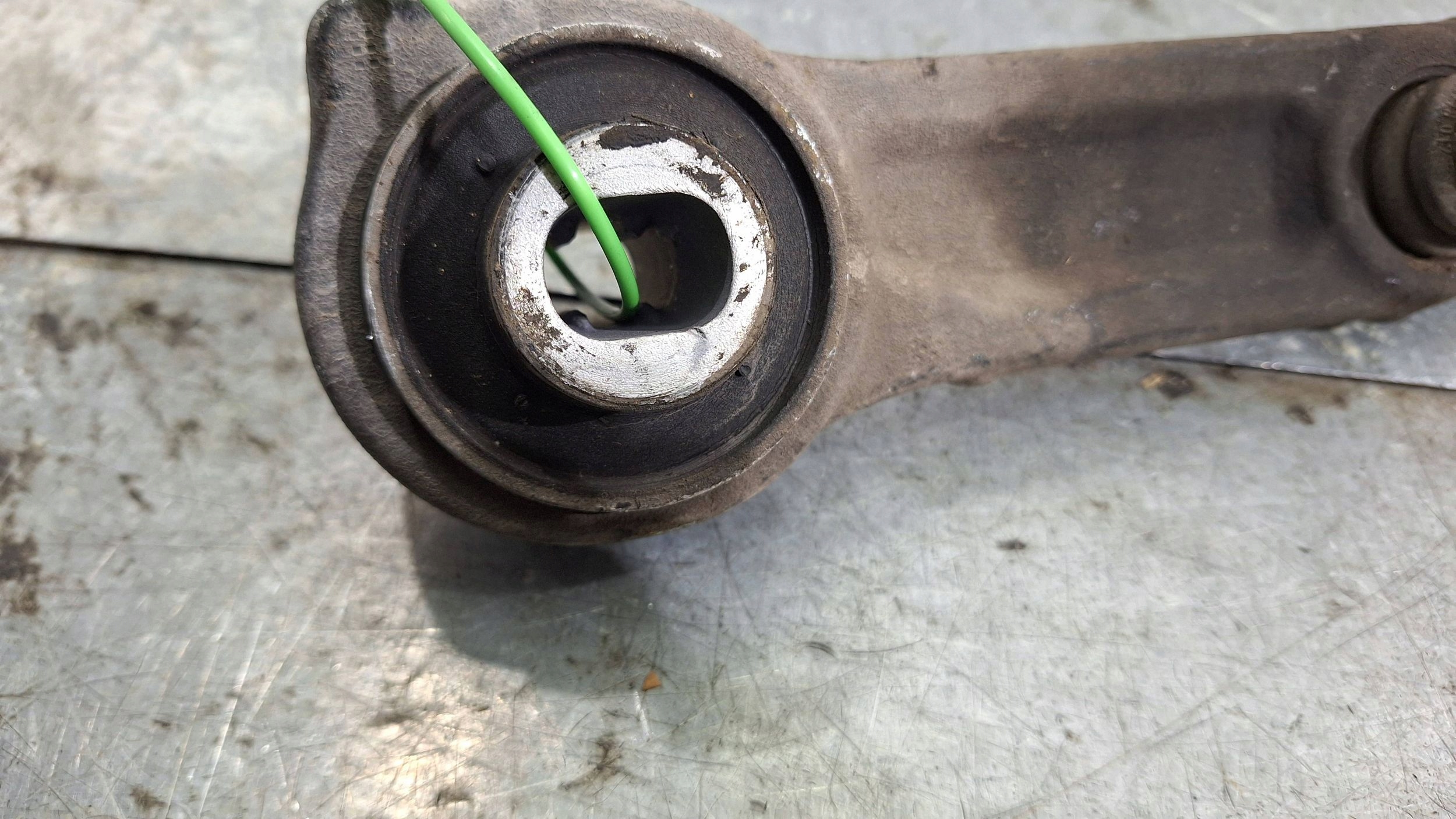 arm right front 21103 MERCEDES E W211