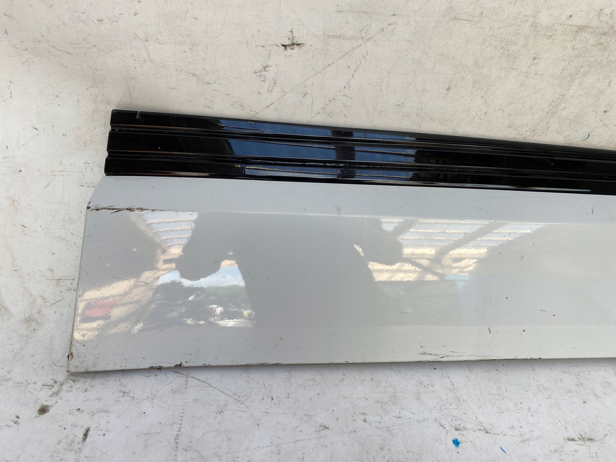 AUDI E-TRON 4KE 18- moulding door right front 4KE853960