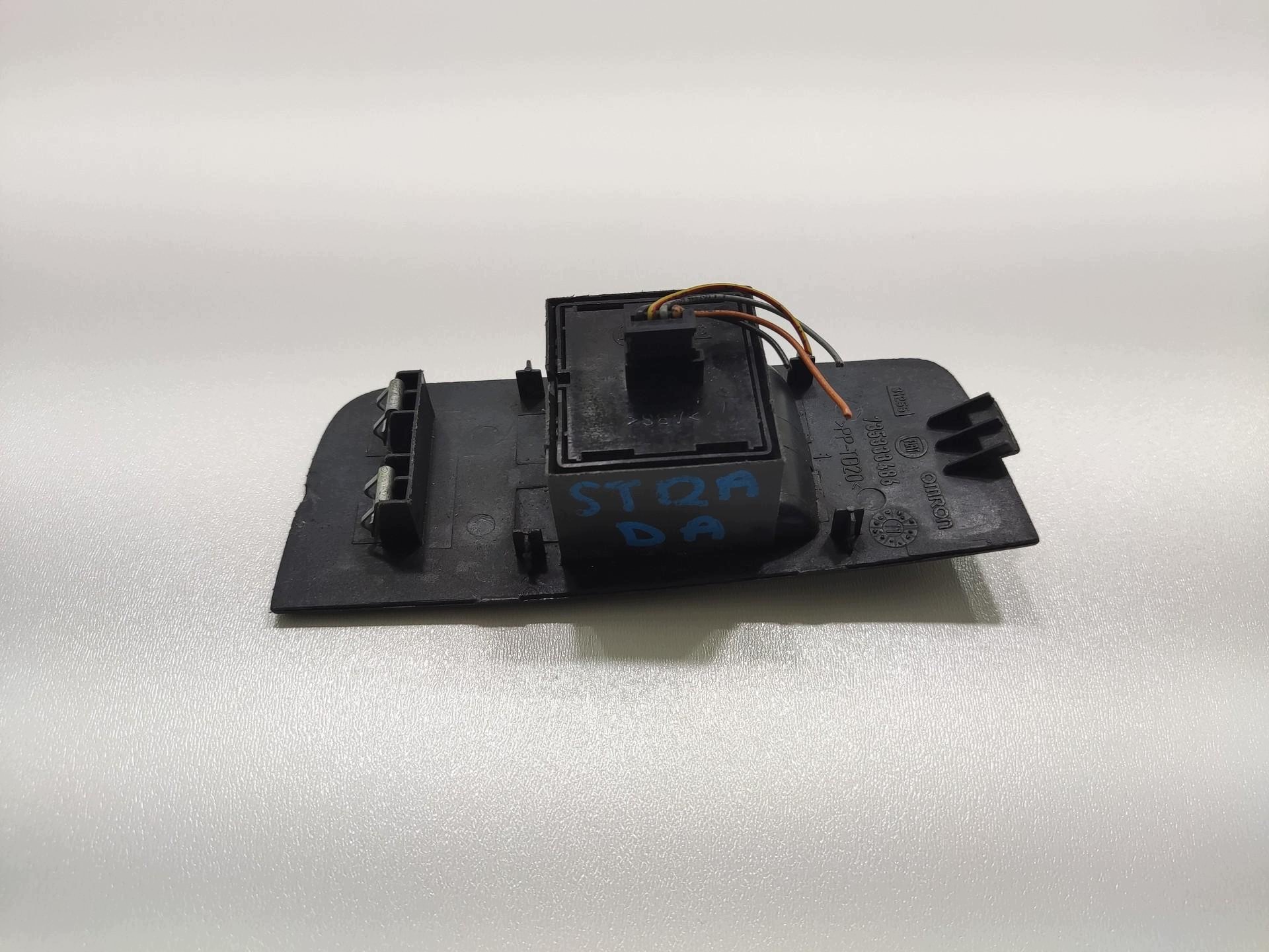 PANEL ovladac oken levý předek FIAT STRADA 2009-2012 735333486