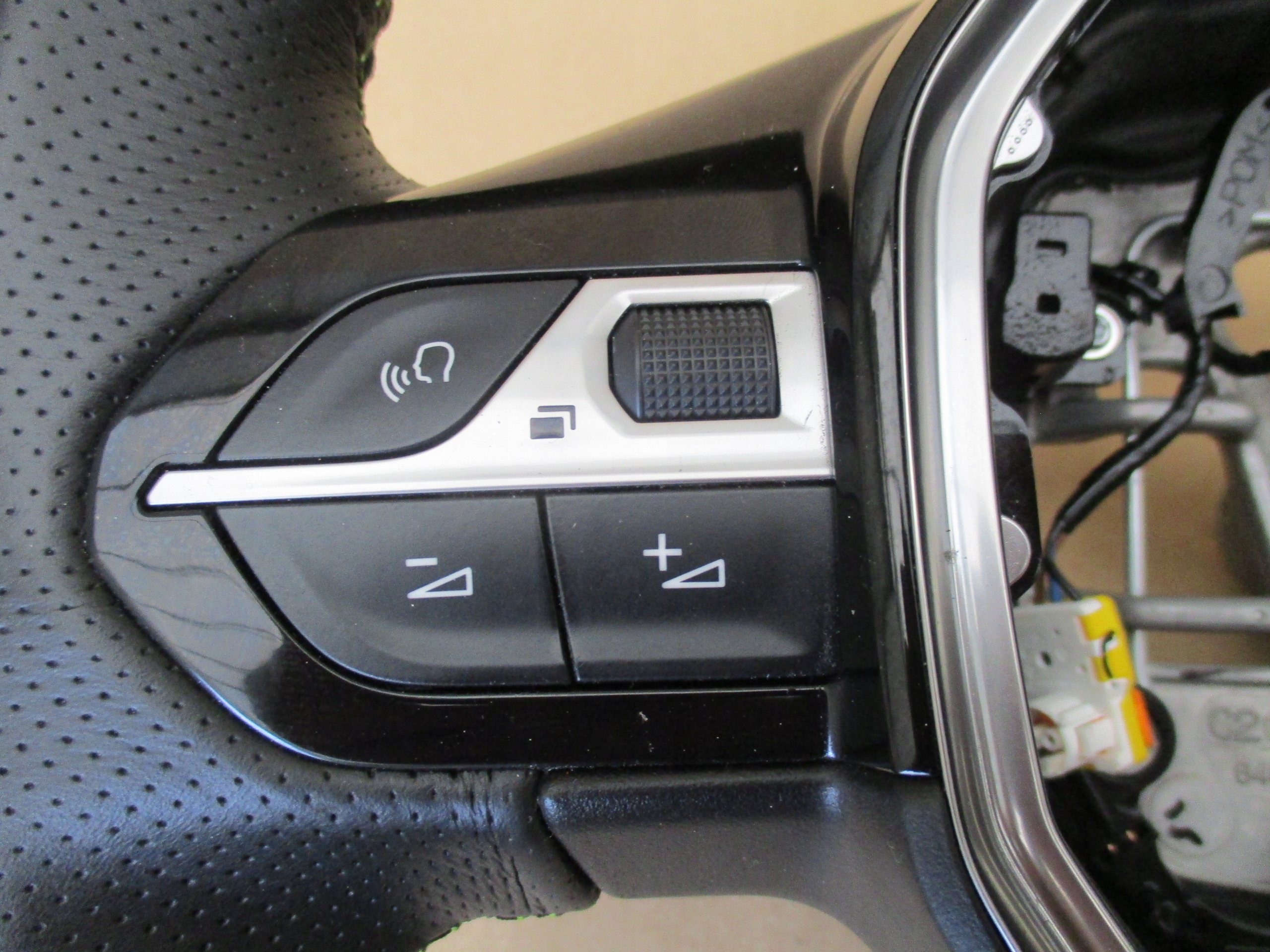 lenkrad Peugeot 2008 II 2 GT 6402338