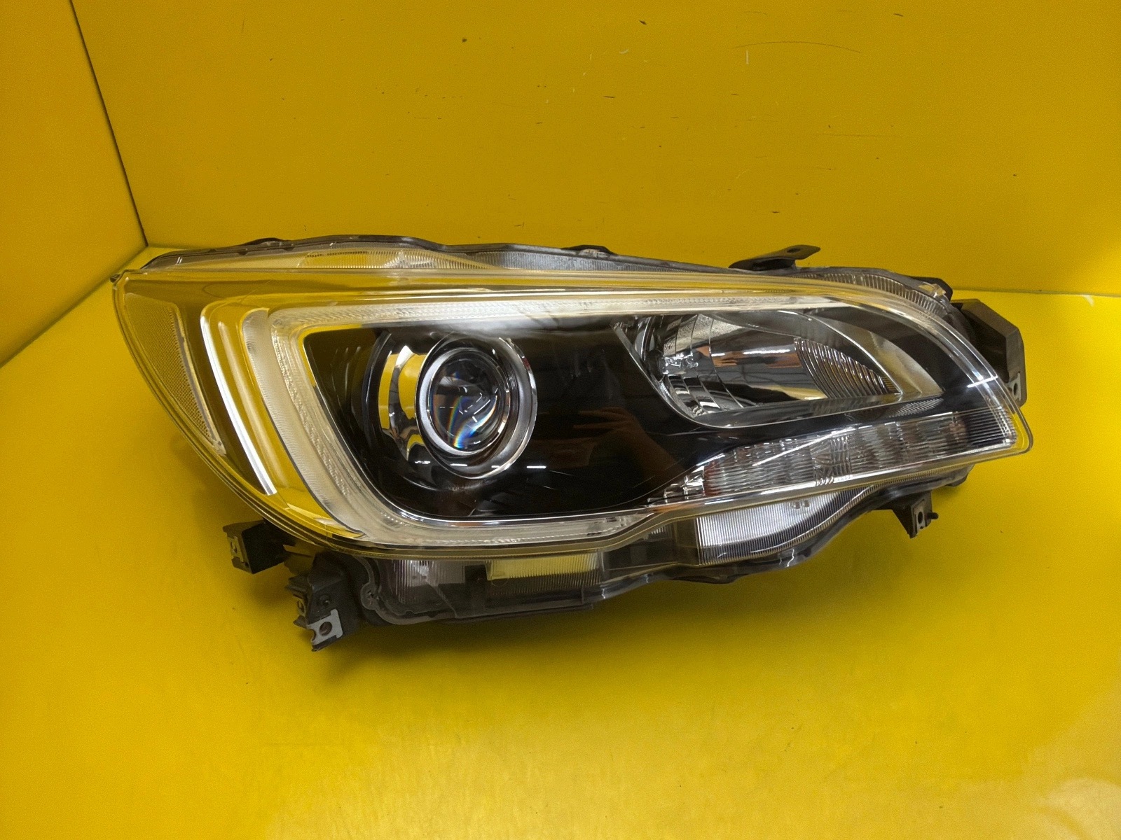 light right Subaru Legacy BN 6 VI Outback BS 5 V 2015-2018 Led