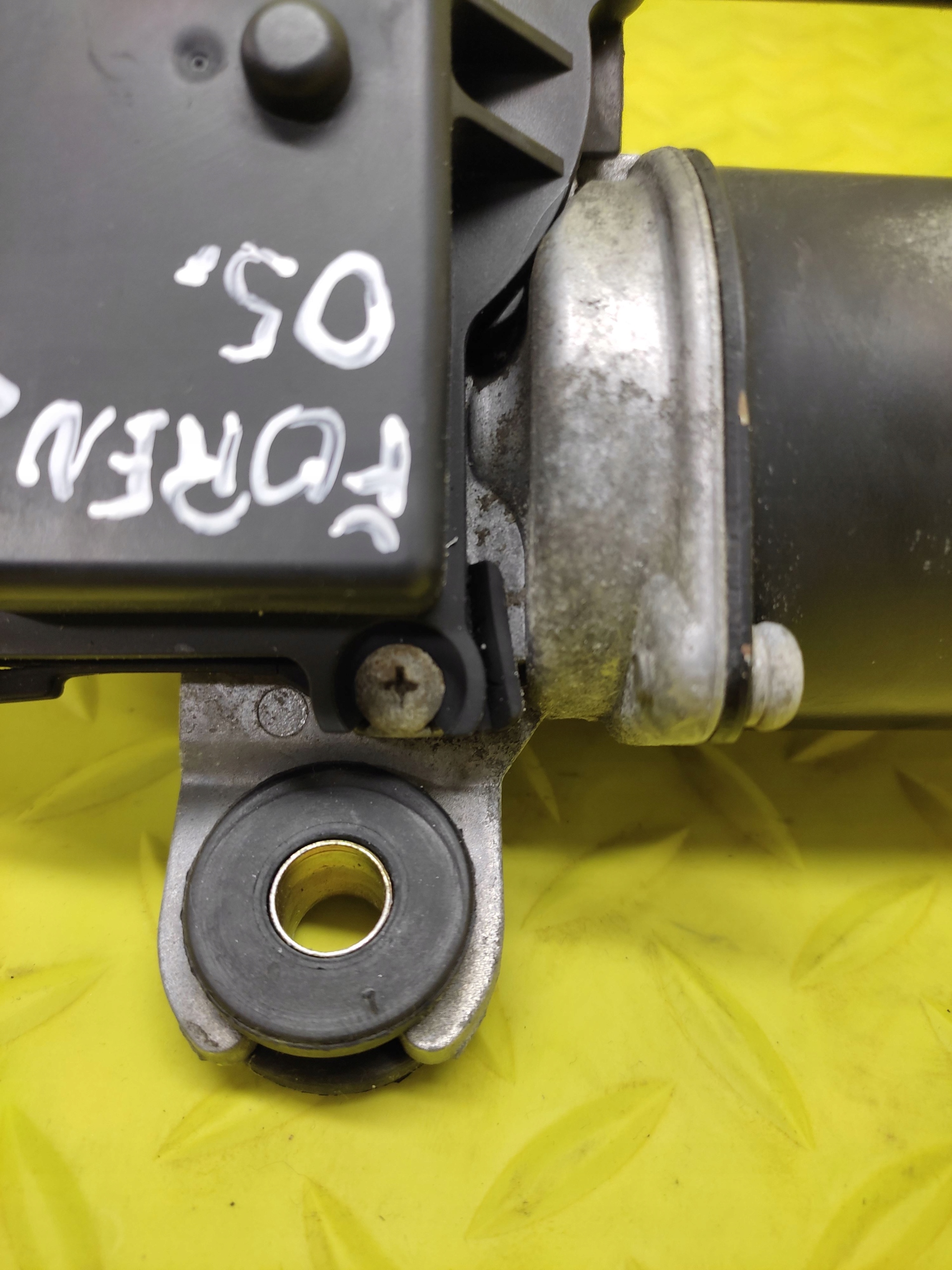 SUZUKI FORENZA wiper mechanism front