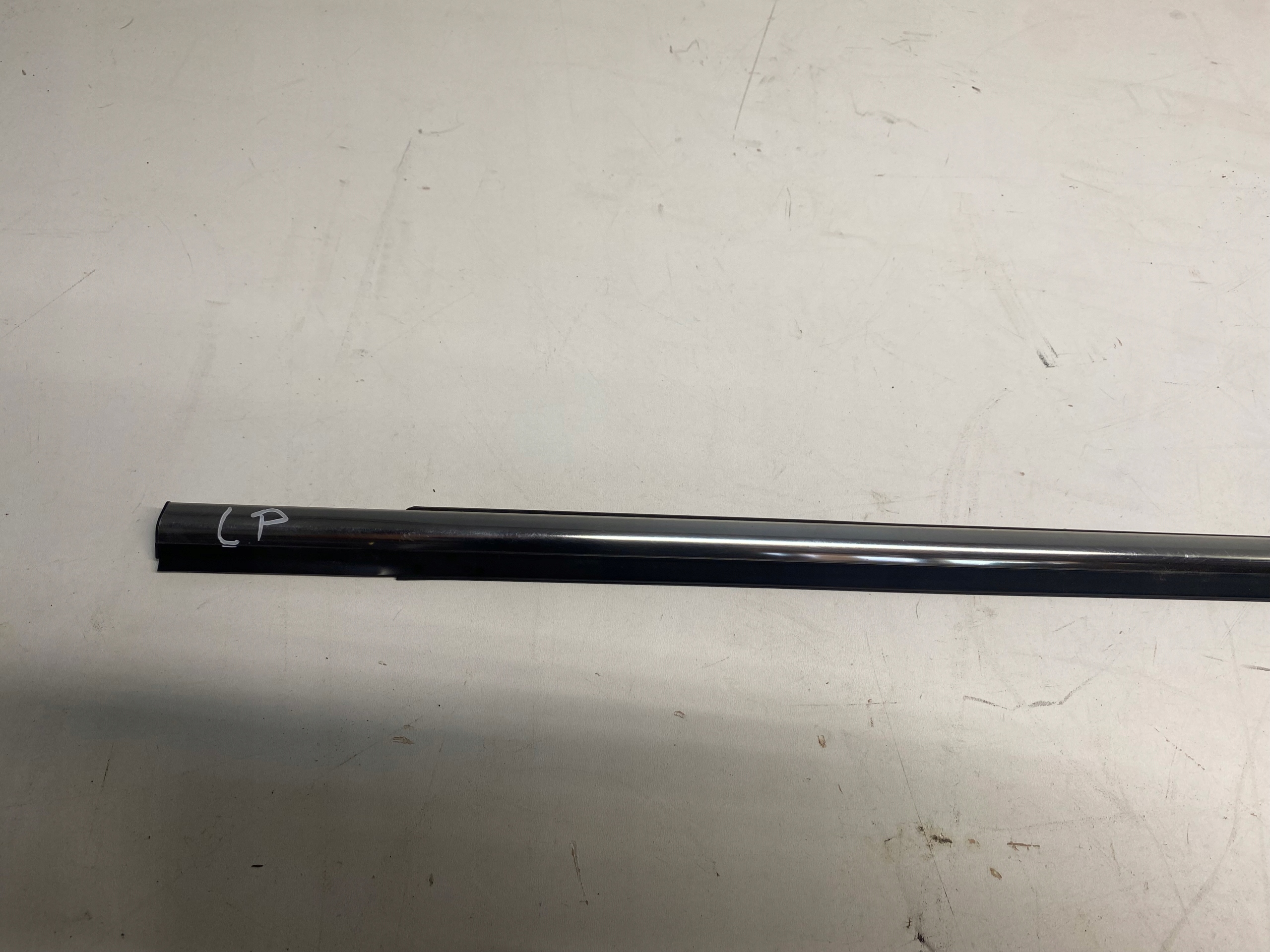 moulding PARAPET door left front KIA SPORTAGE III