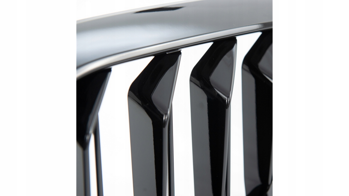 Gril Bmw 5 G30 F90 G31 Facelift dvojité rebrá Gloss Black