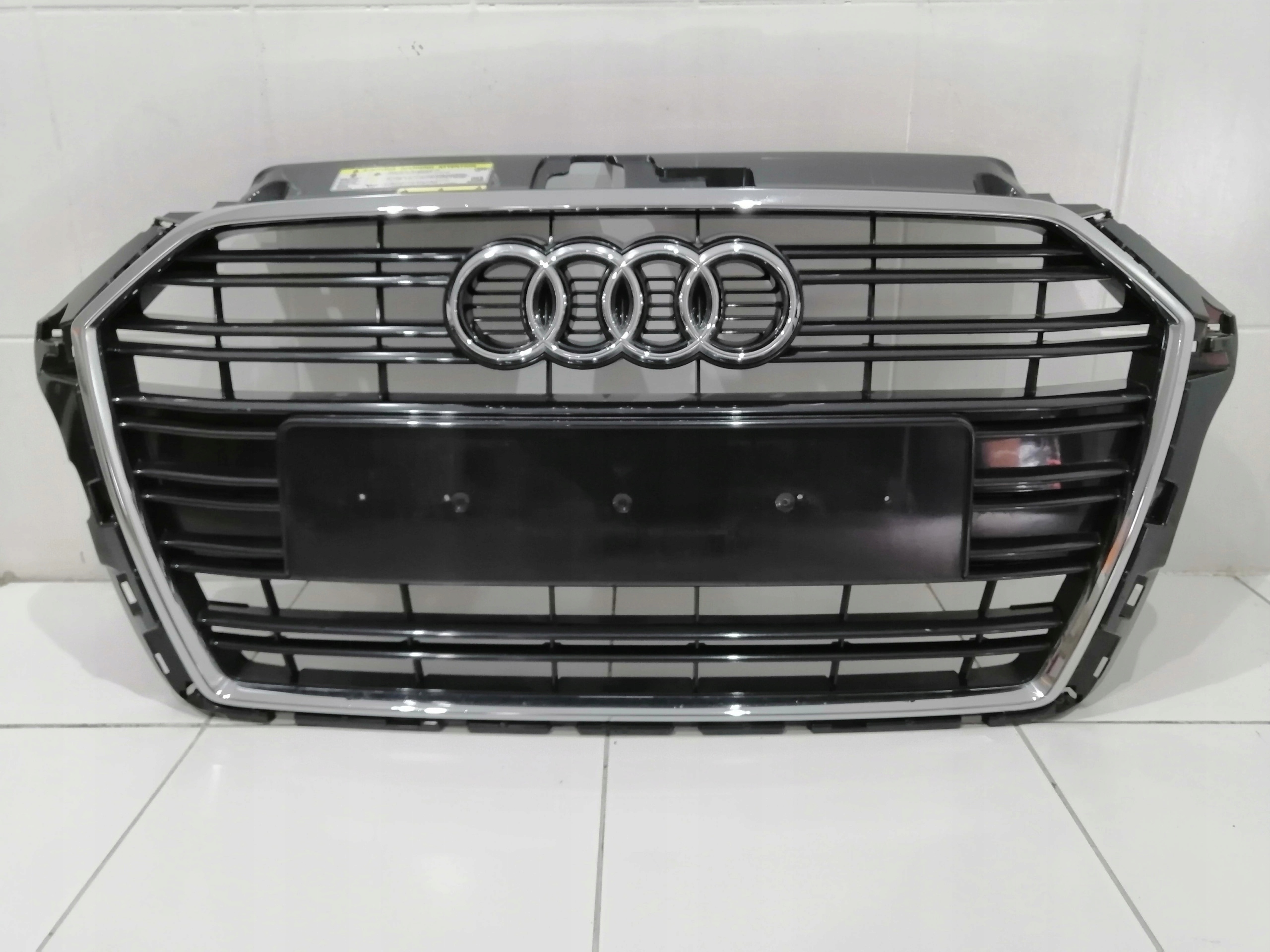 Audi A3 8V Kühlergrill FRONTGRILL Kühlergitter 8V3853651AA - Thumbnail 1