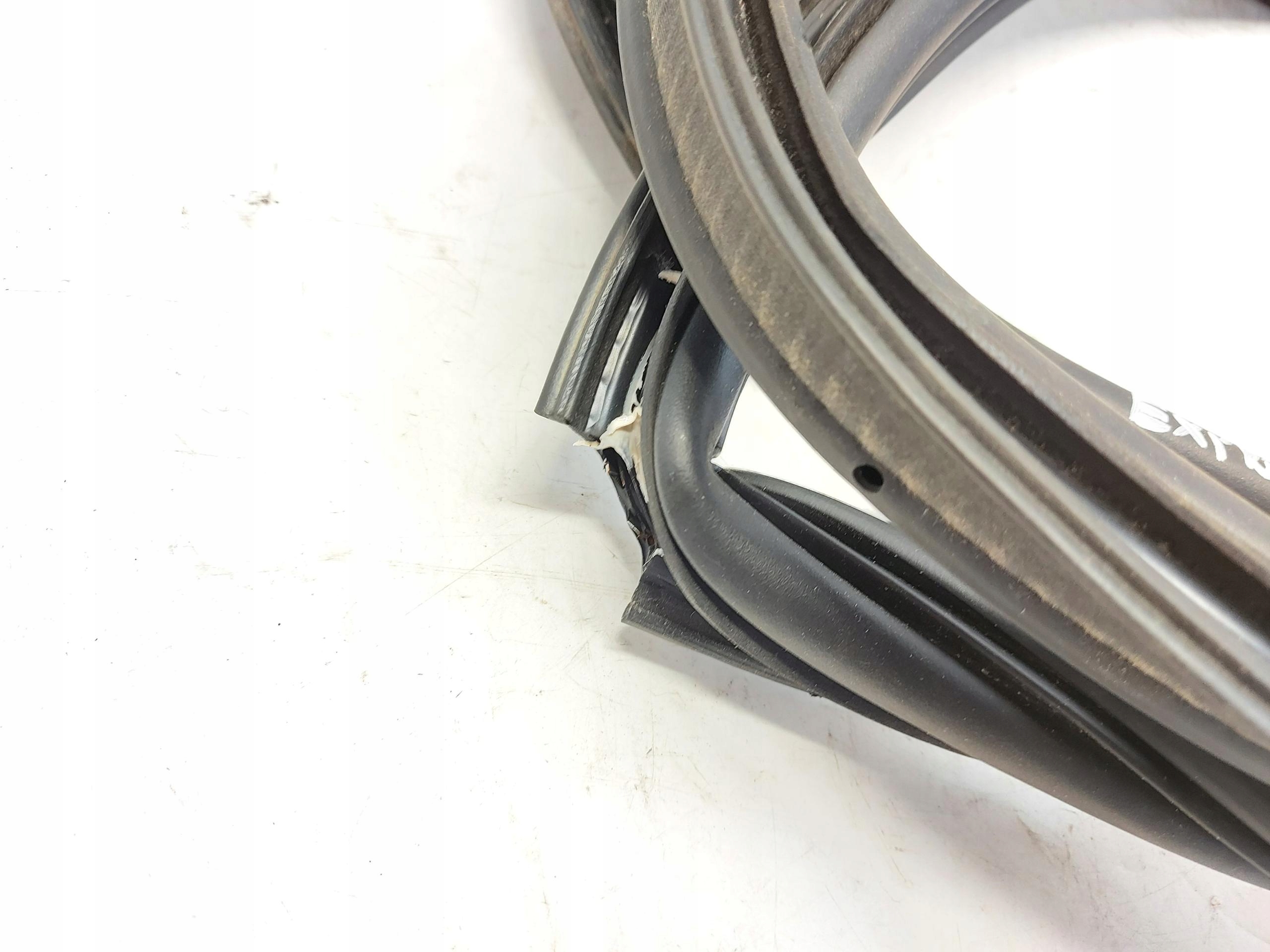 Ford Explorer VII R2KB gasket bonnet boot