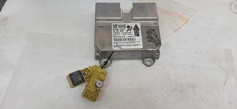 modulo airbag OPEL CORSA D 13187526 13187530UL
