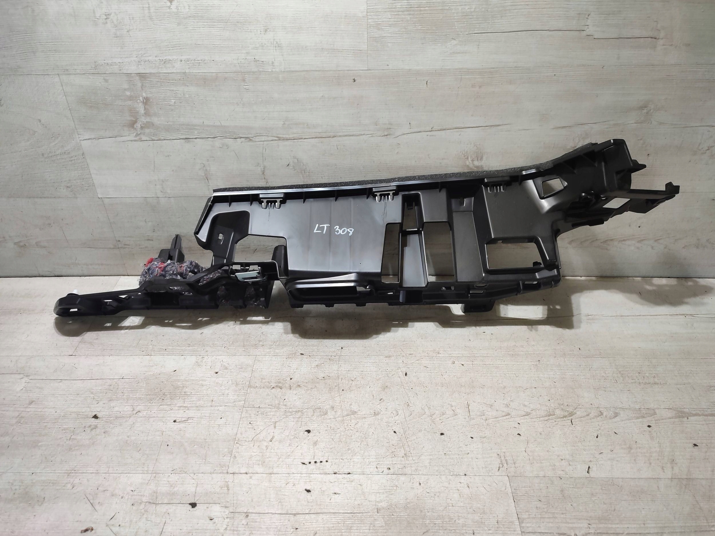 Peugeot 308 2019 rear part side left element wykonczenia boot