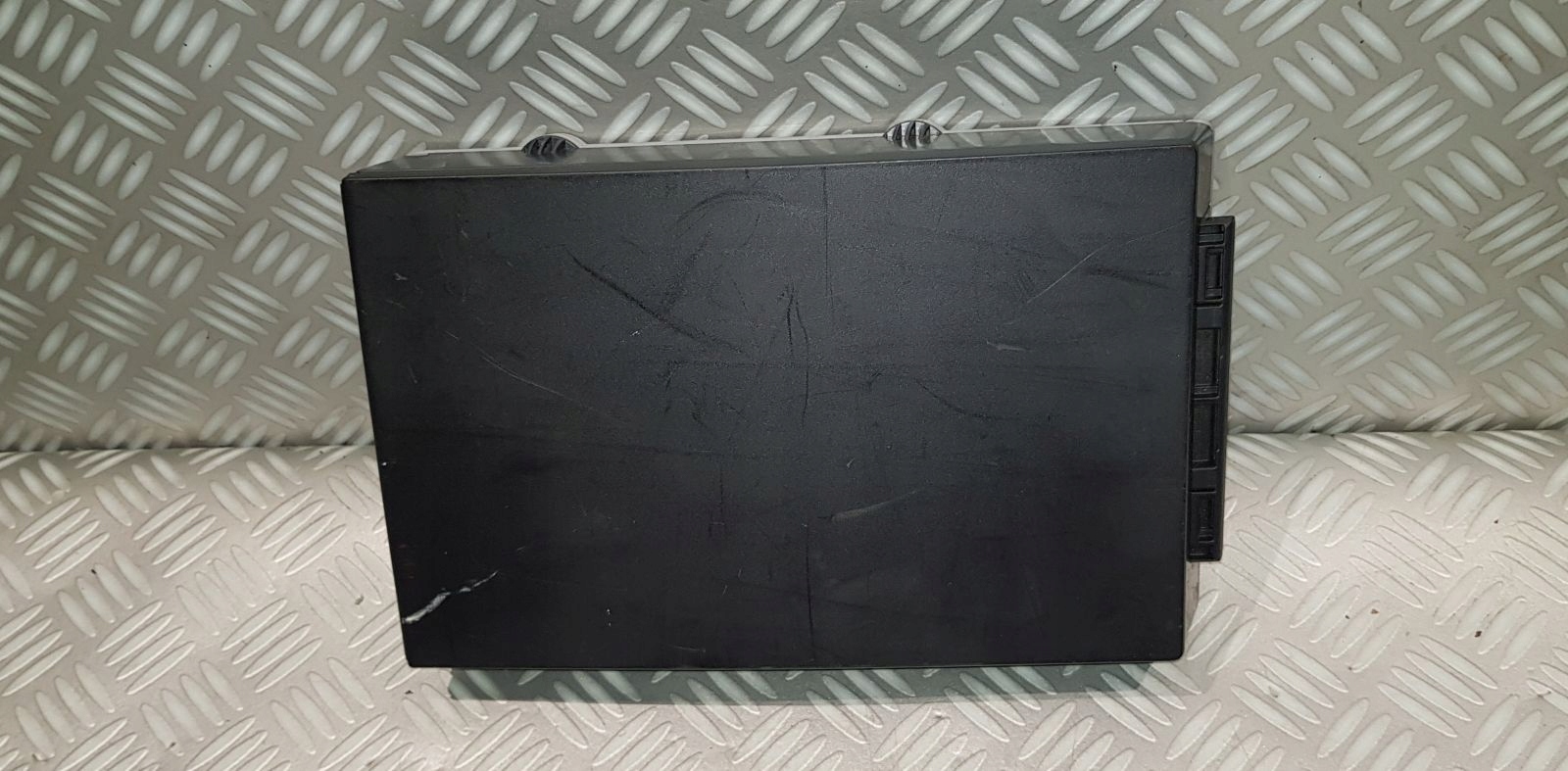 BMW 5 E60 E61 бардачок дивана зад на Grau 7160551