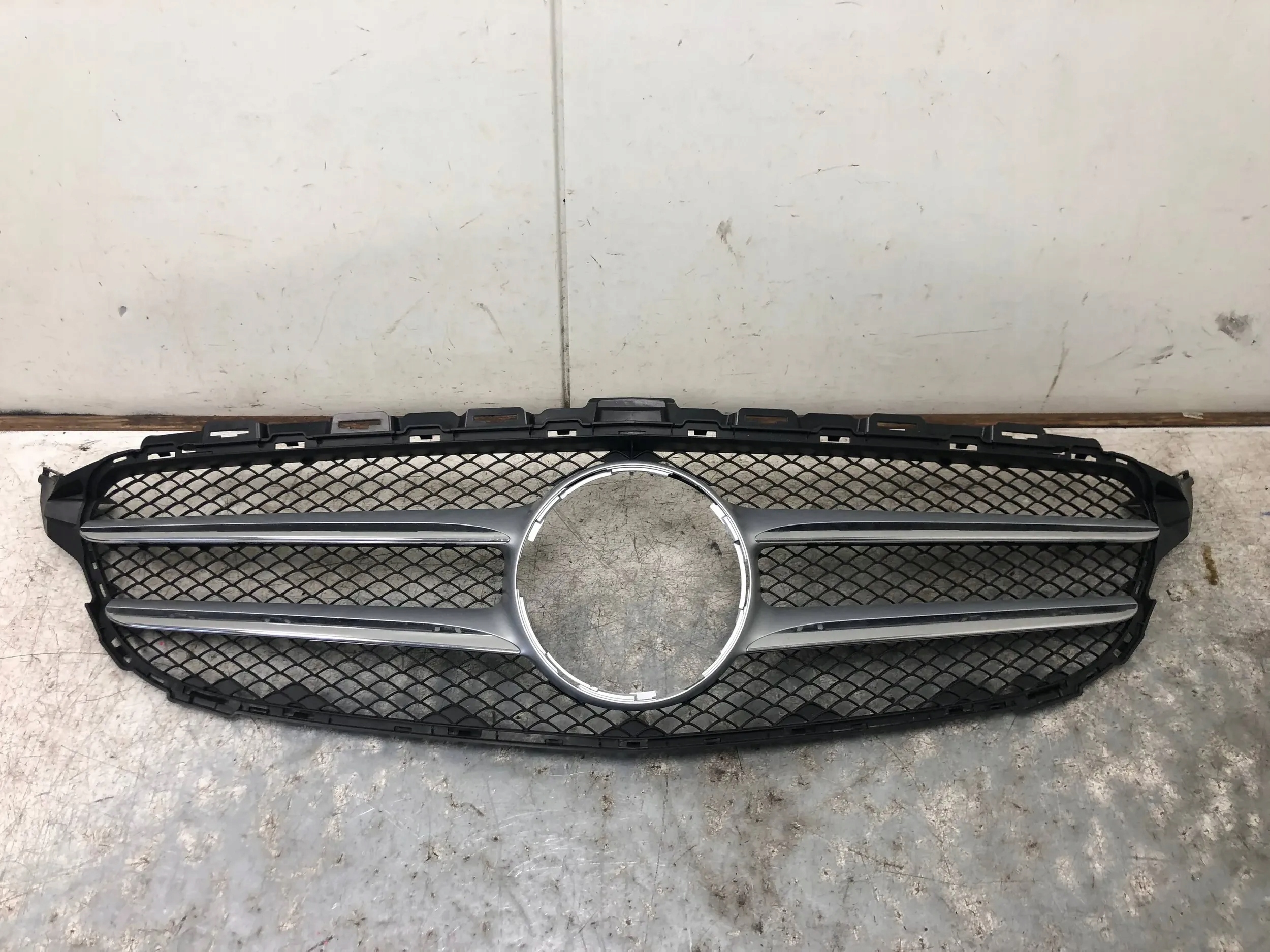 Mercedes-Benz C-Klasse W205 Kühlergrill FRONTGRILL Kühlergitter A2058800183 - Thumbnail 1