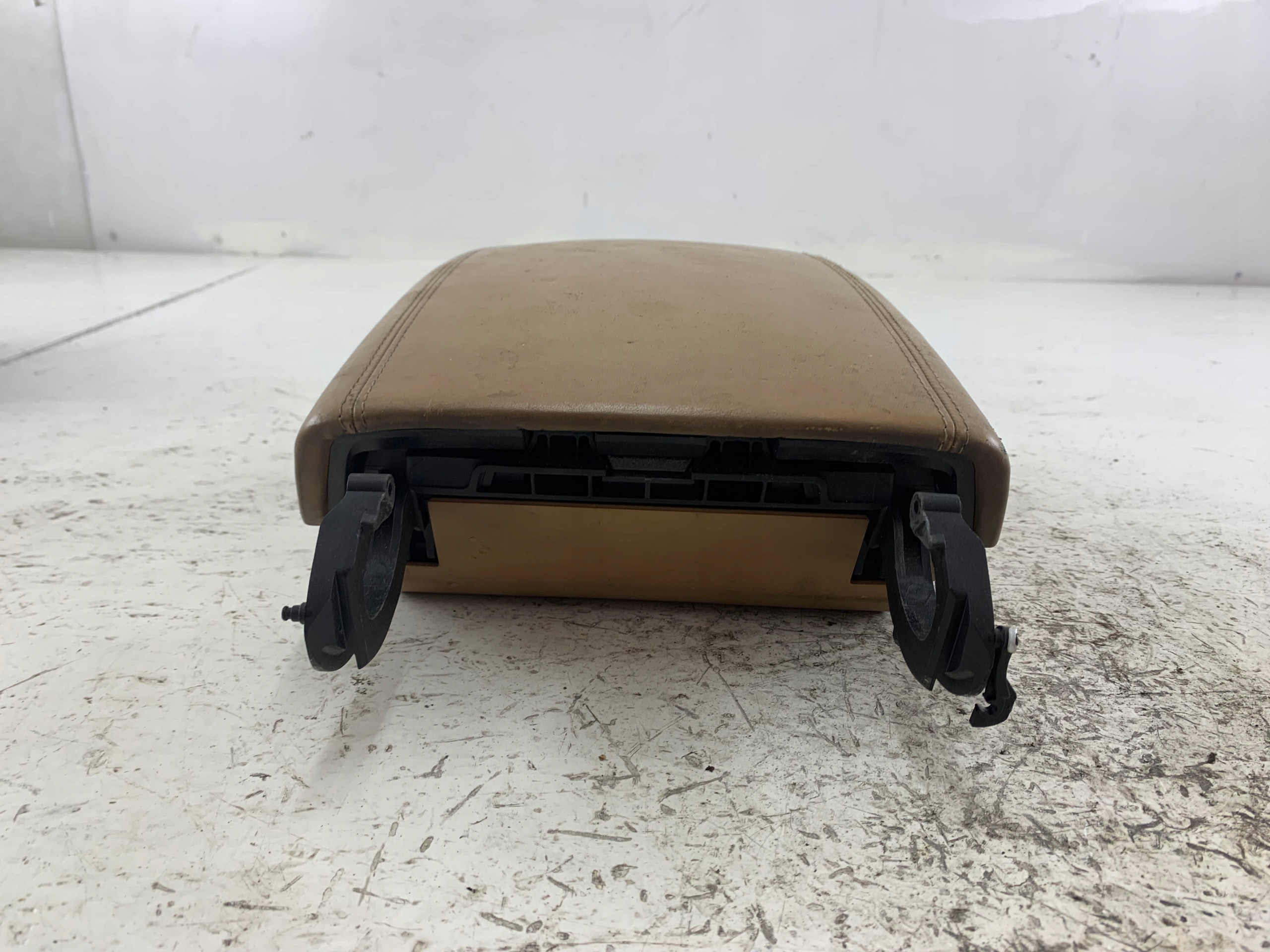 PORSCHE CAYENNE and armrest passenger compartment BRAZOWY