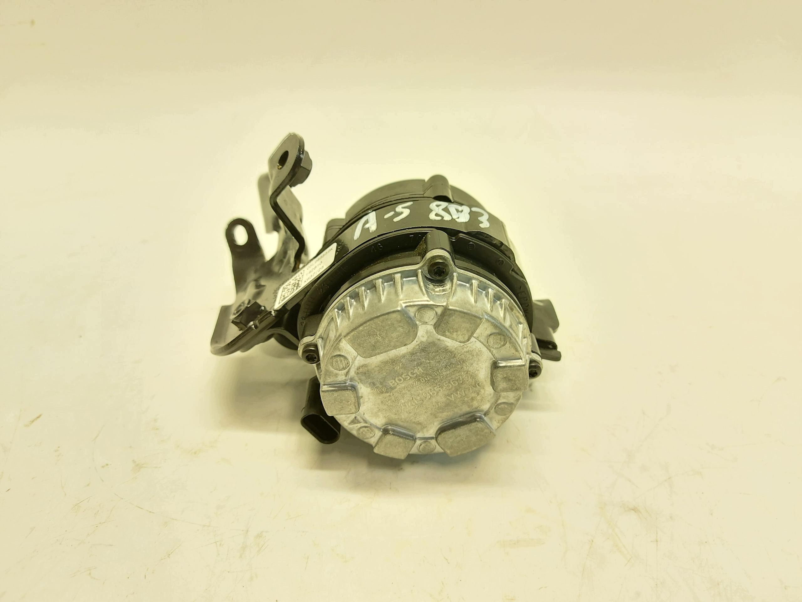 AUDI A5 8B3 B10 AVANT 2.0 TDI water pump electrical 04L965567A