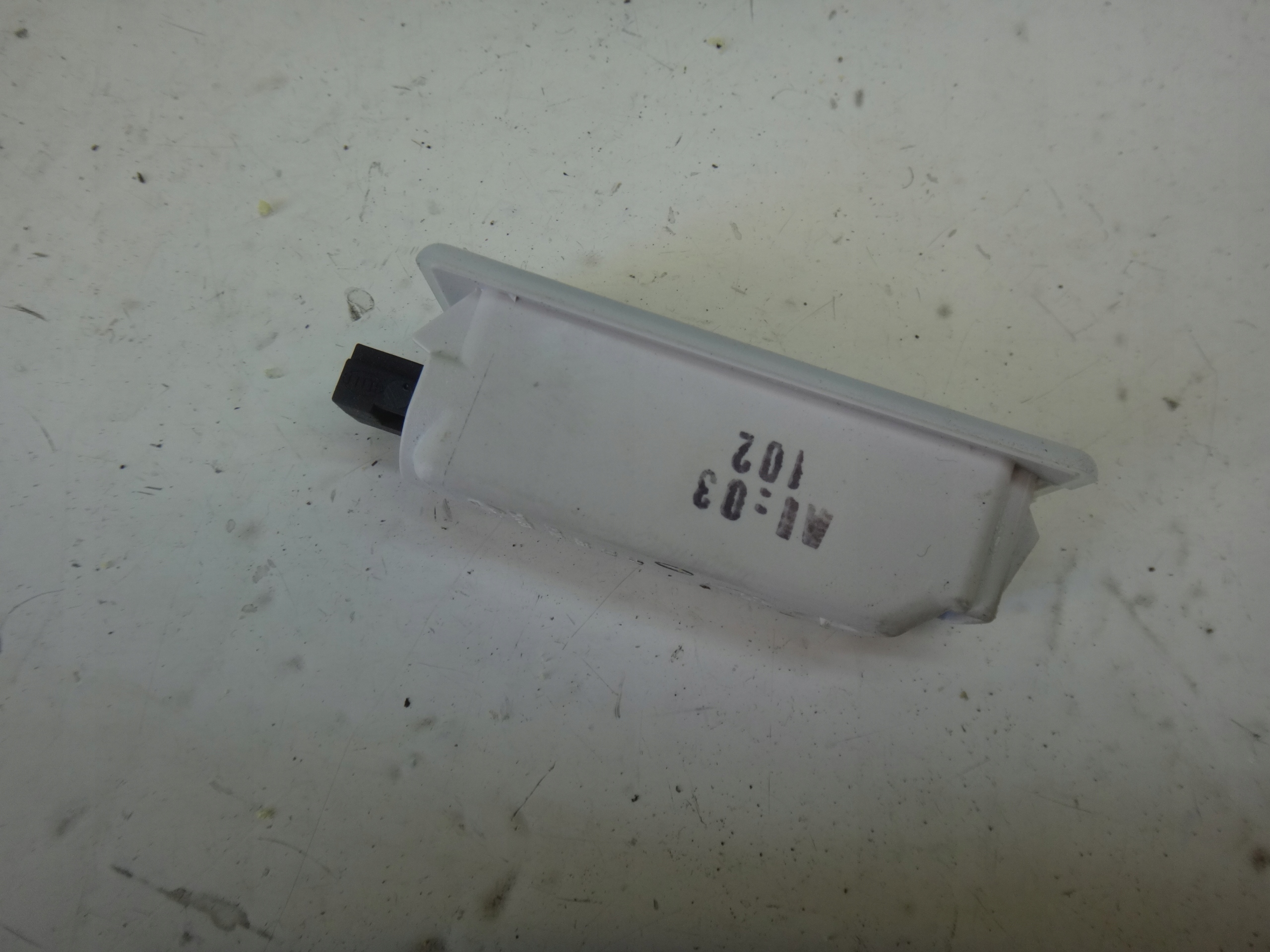 LAMPKA OŚWIETLENIA WNĘTRZA BMW X5 E70 X6 E71 Numer katalogowy części 6972605