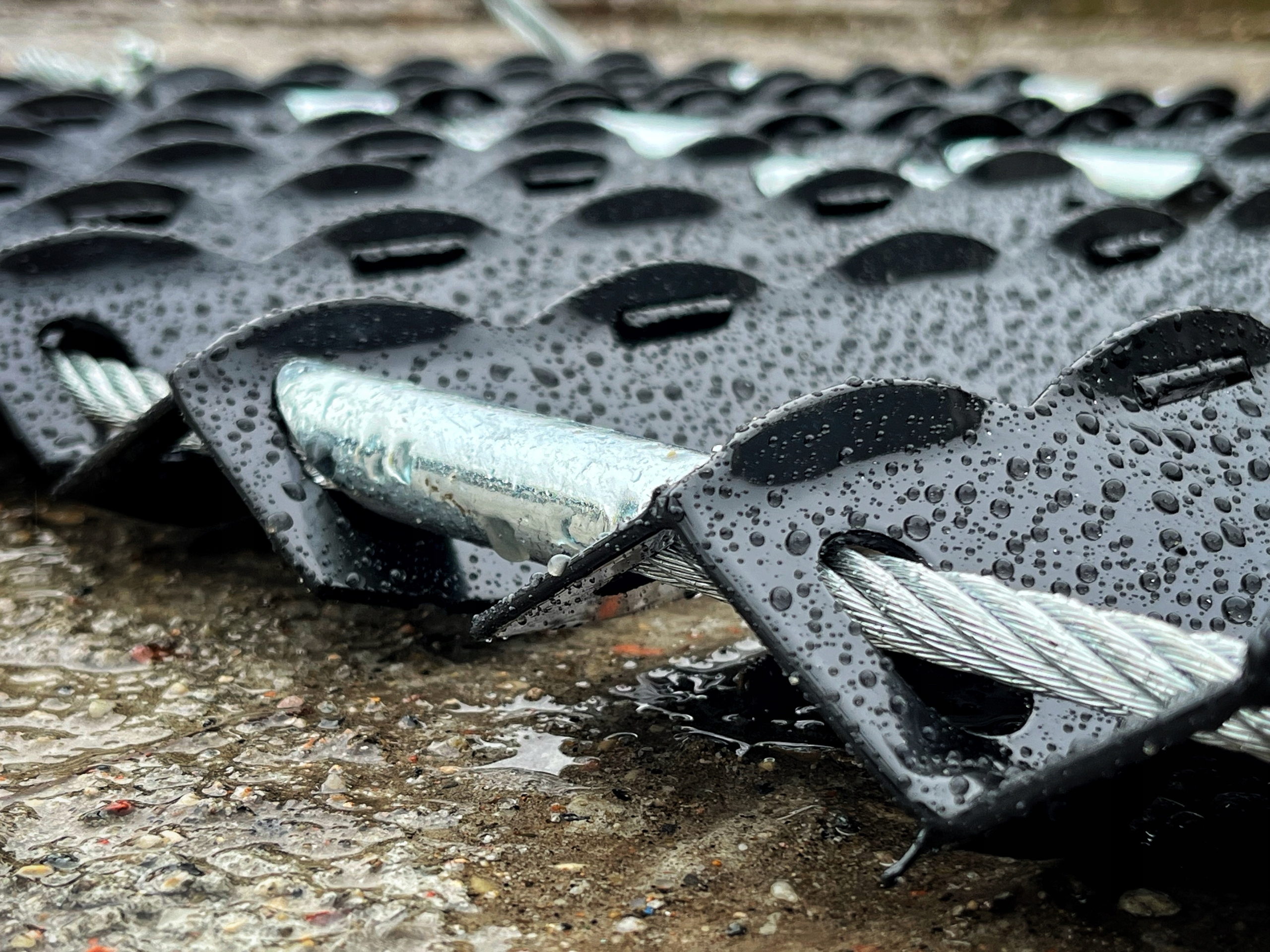 Trapy Cayman PRO BLACK TRAPY BŁOTNE PIASKOWE STALOWE NAJAZDY 80 CM Model Trapy Cayman PRO BLACK BŁOTNE PIASKOWE NAJAZDY 80