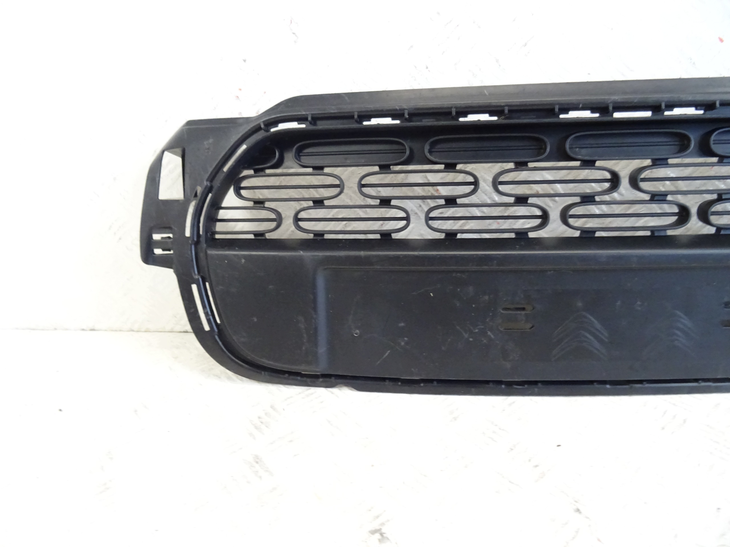 grid of a bumper front front CITROEN C3 III 9833504580