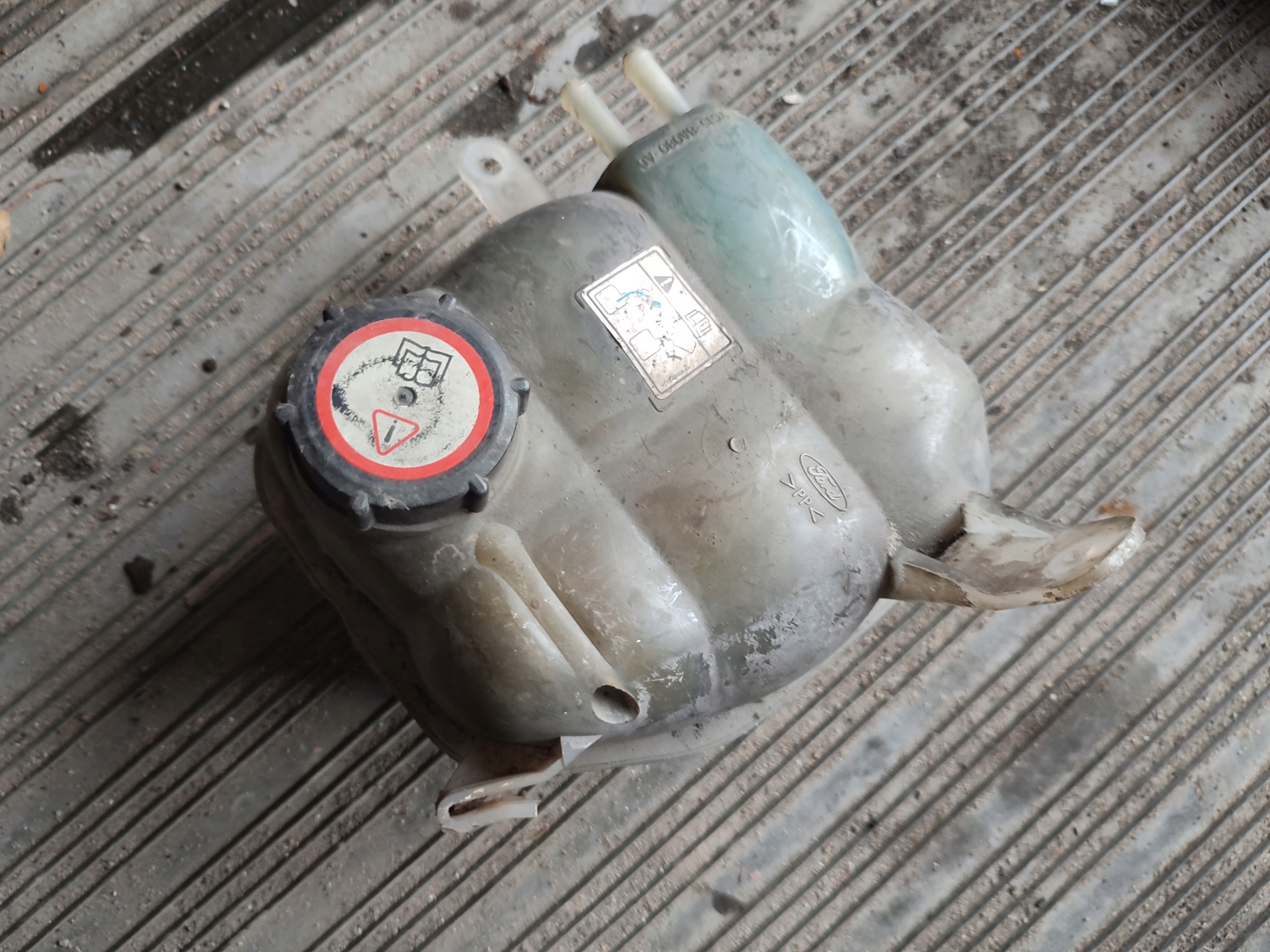 RÉSERVOIR EAU FORD MK6 YC15-8A080-AD