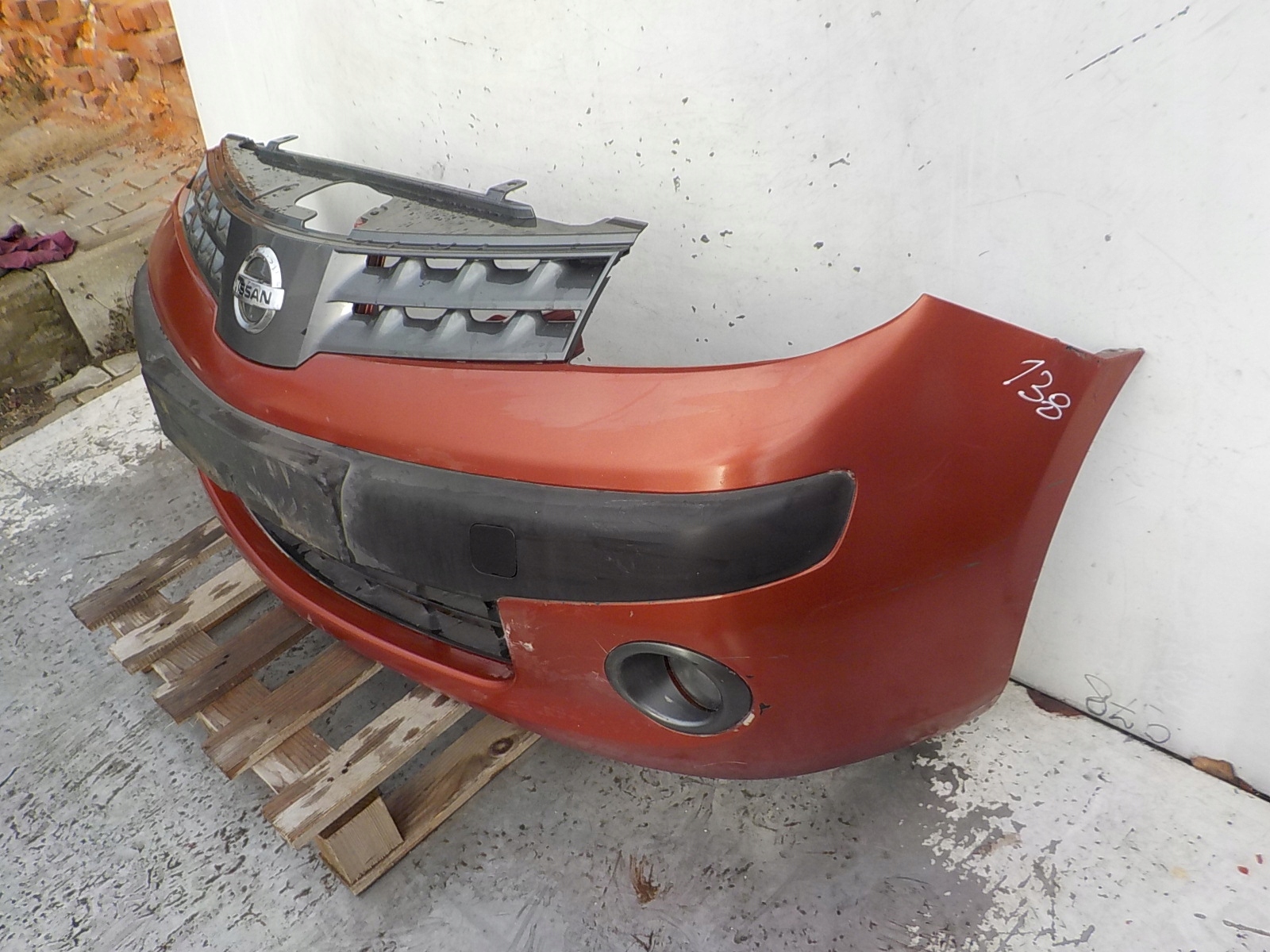 138 NISSAN NOTE and bumper front front