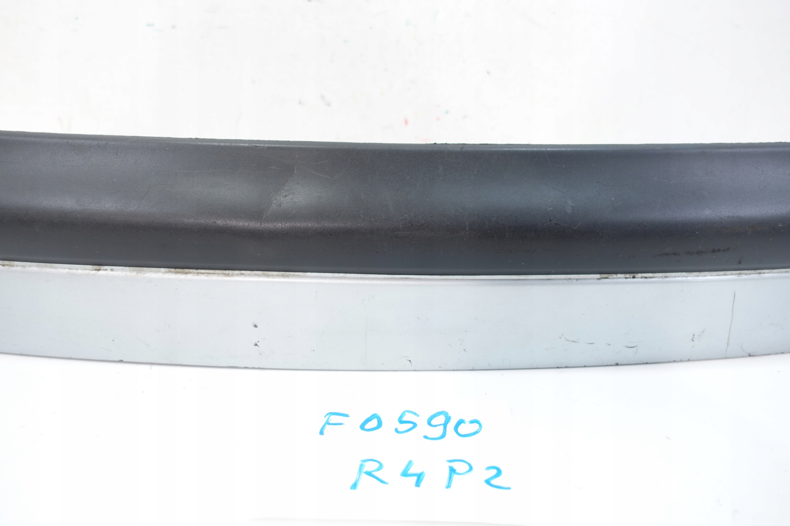 RENAULT LAGUNA and cap moulding bonnet 7700420428
