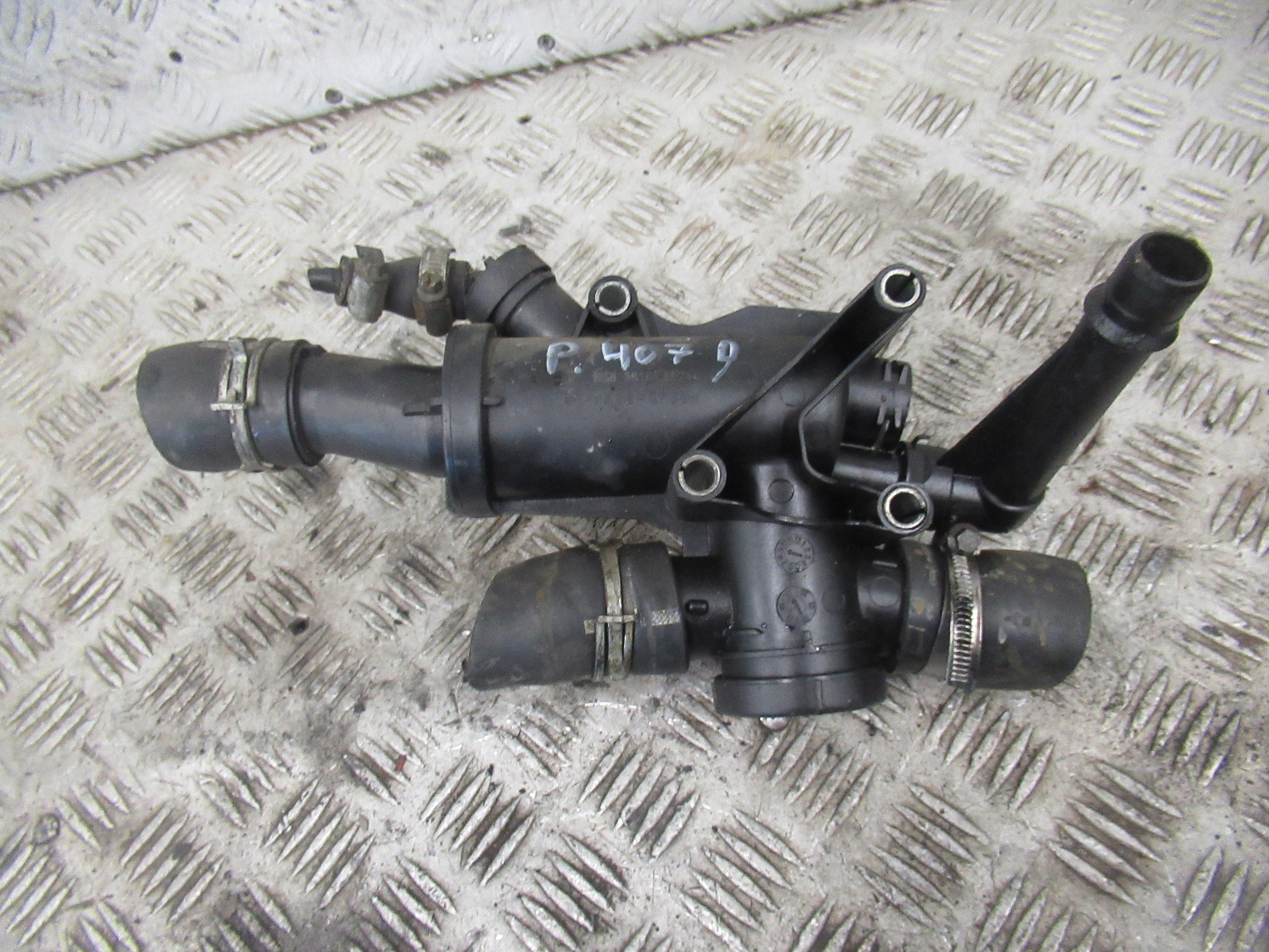 OBUDOWA TERMOSTATU PEUGEOT 407 2.0 HDI